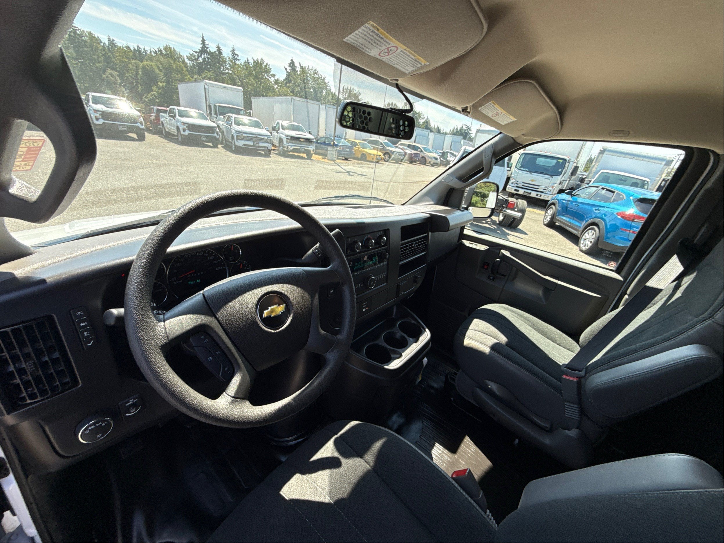 2025 Chevrolet Express Cargo WT