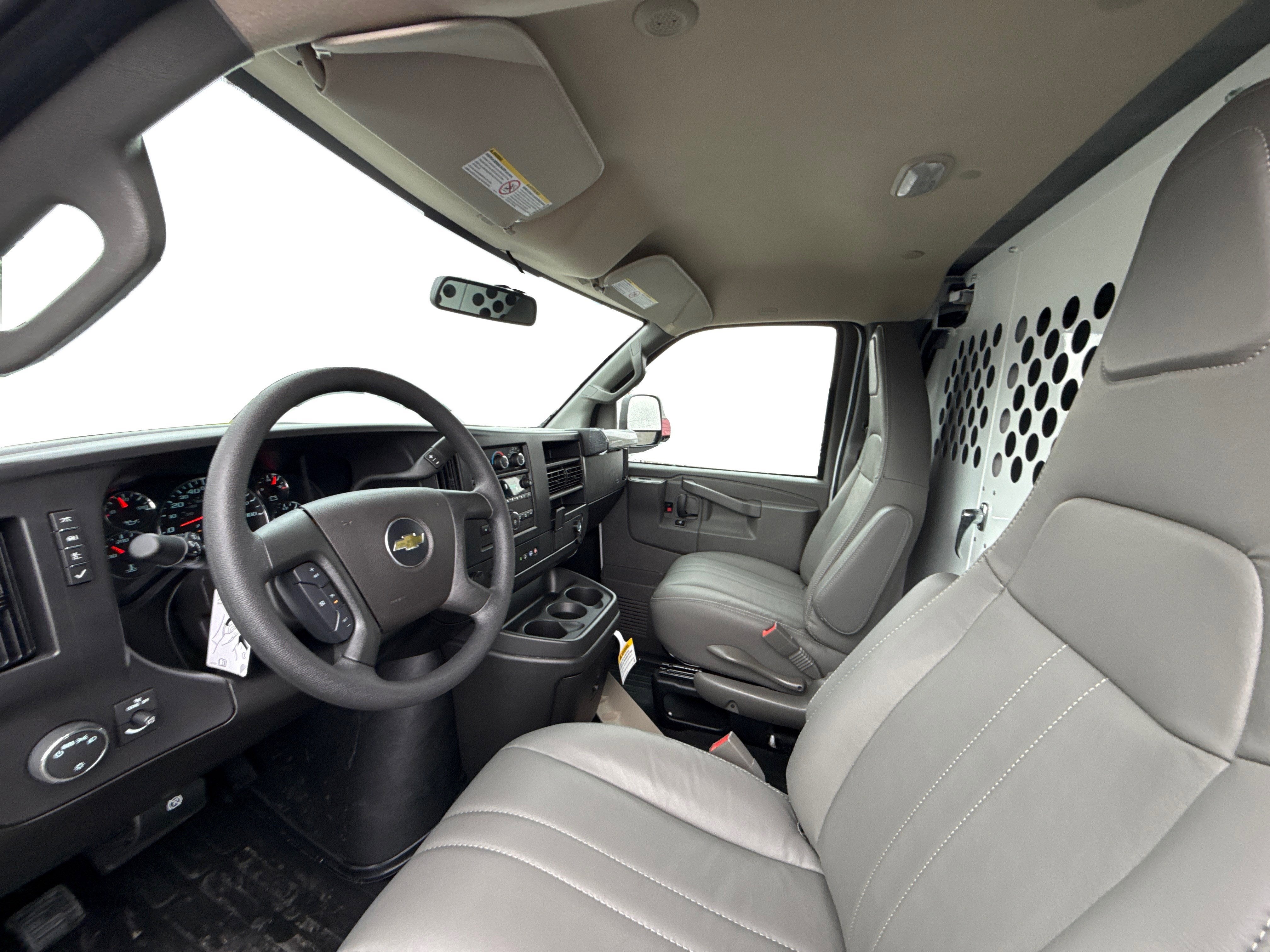 2025 Chevrolet Express Cargo WT