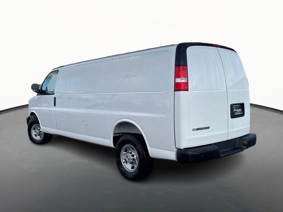 2025 Chevrolet Express Cargo WT