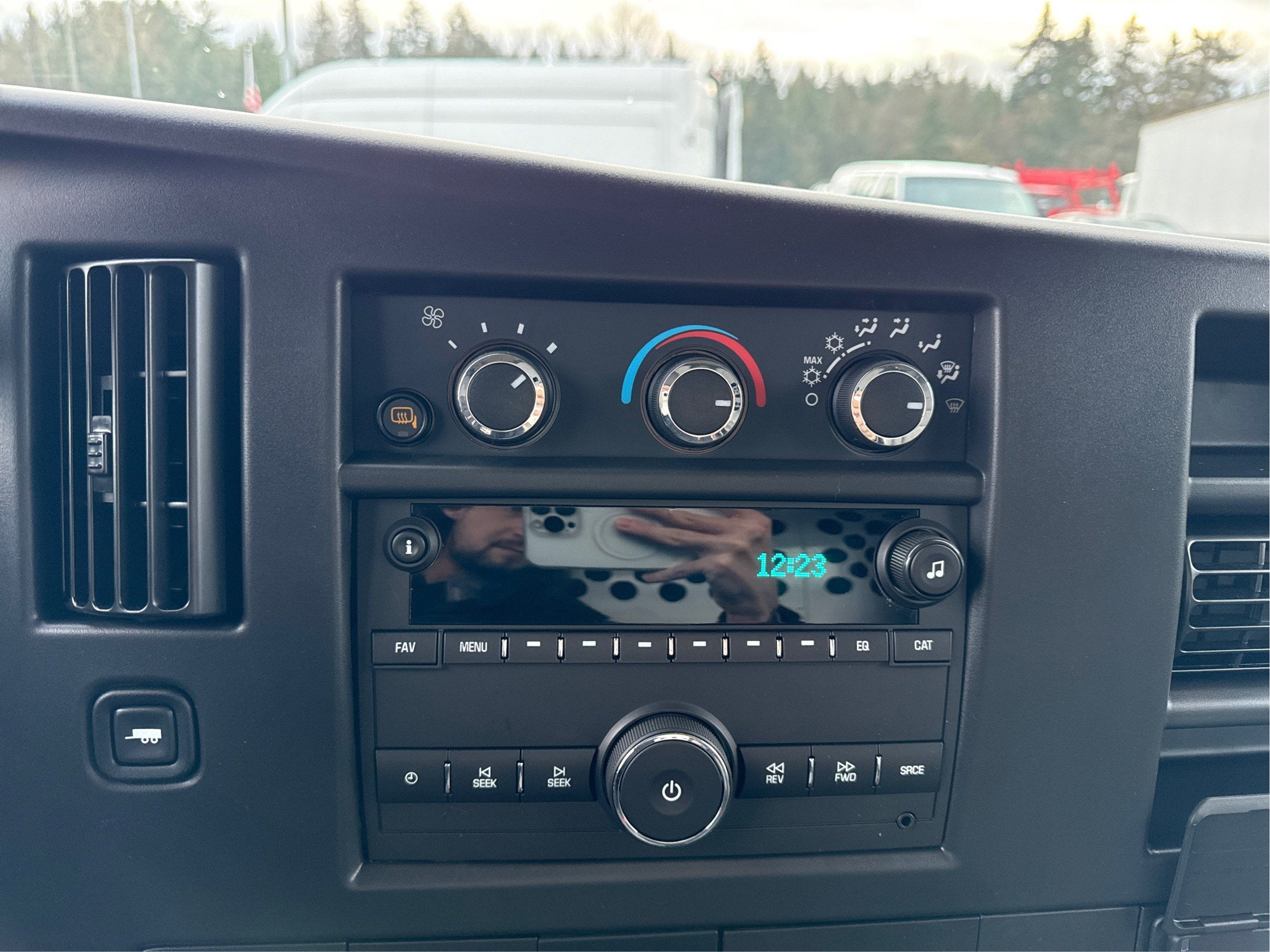 2025 Chevrolet Express Cargo WT