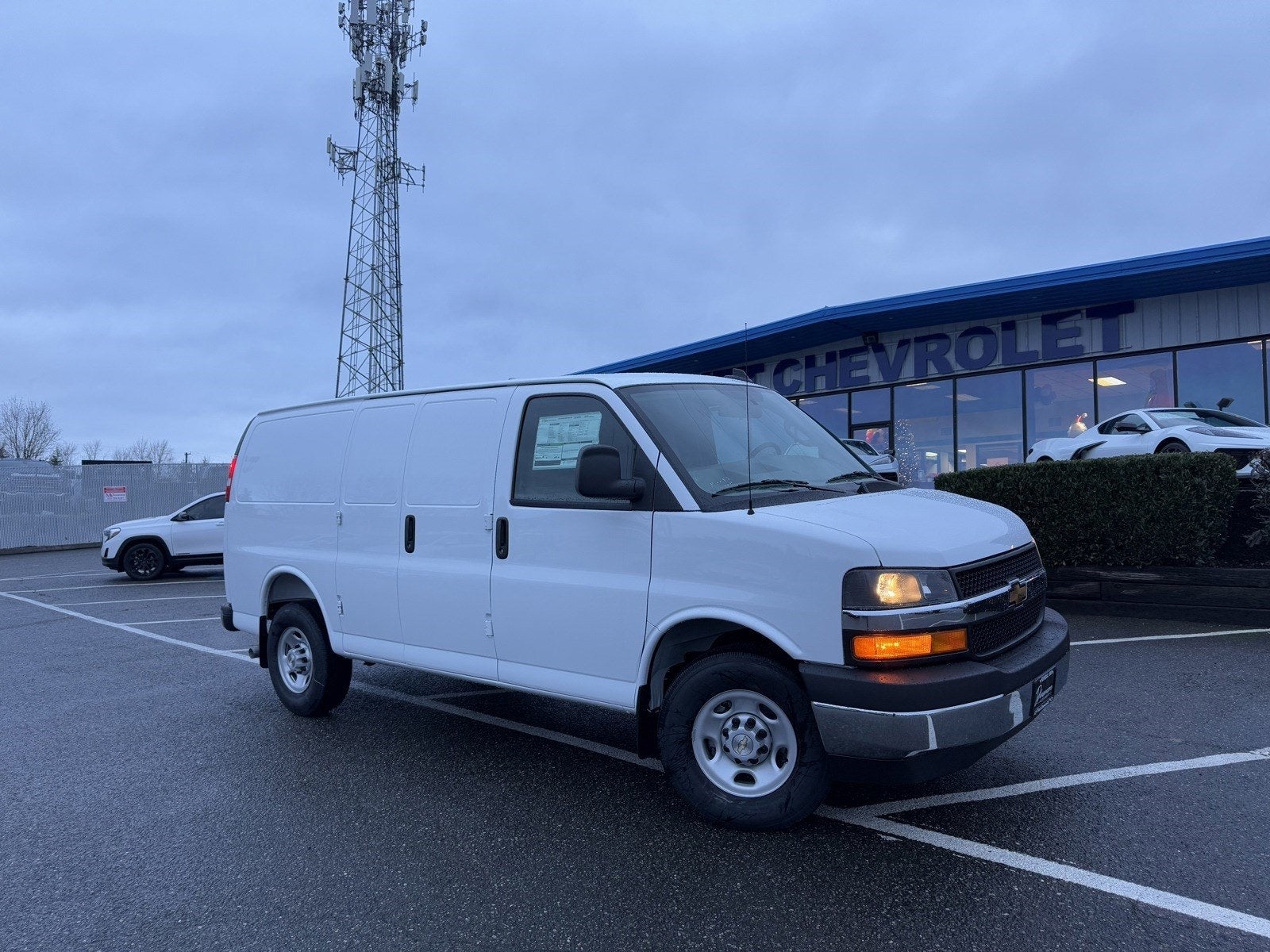 2025 Chevrolet Express Cargo 3500 WT