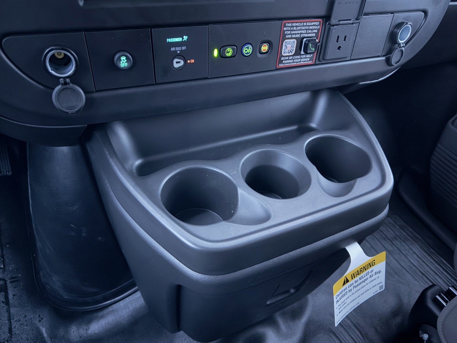 2025 Chevrolet Express Cargo 3500 WT