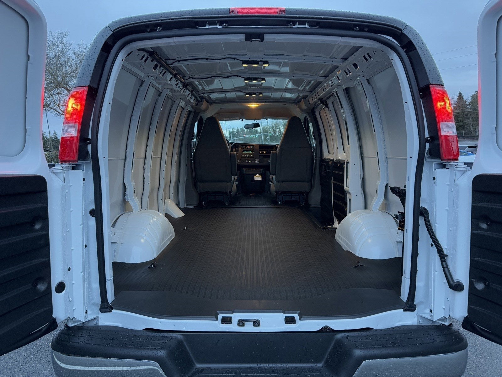 2025 Chevrolet Express Cargo 3500 WT