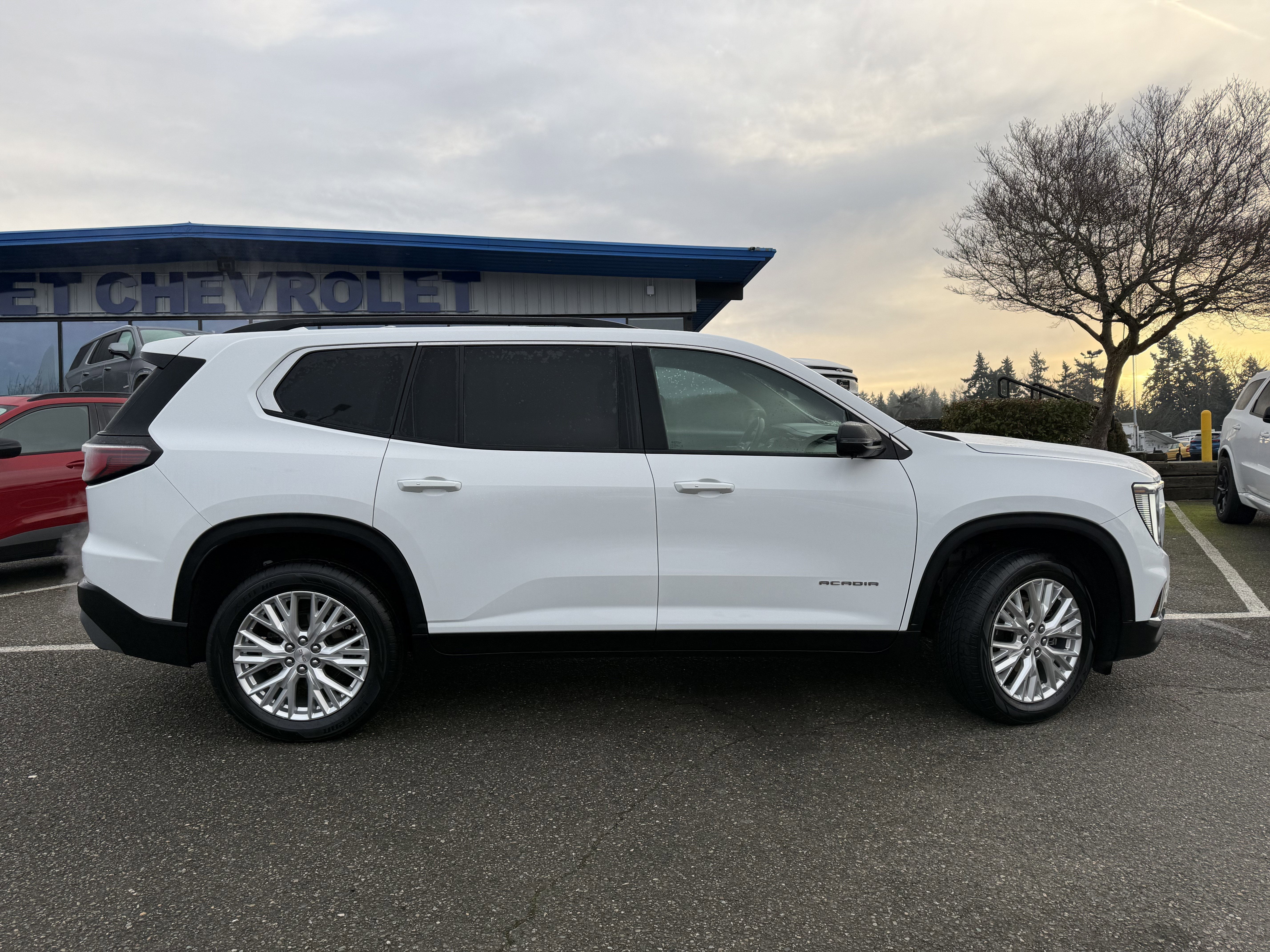 2024 GMC Acadia Elevation