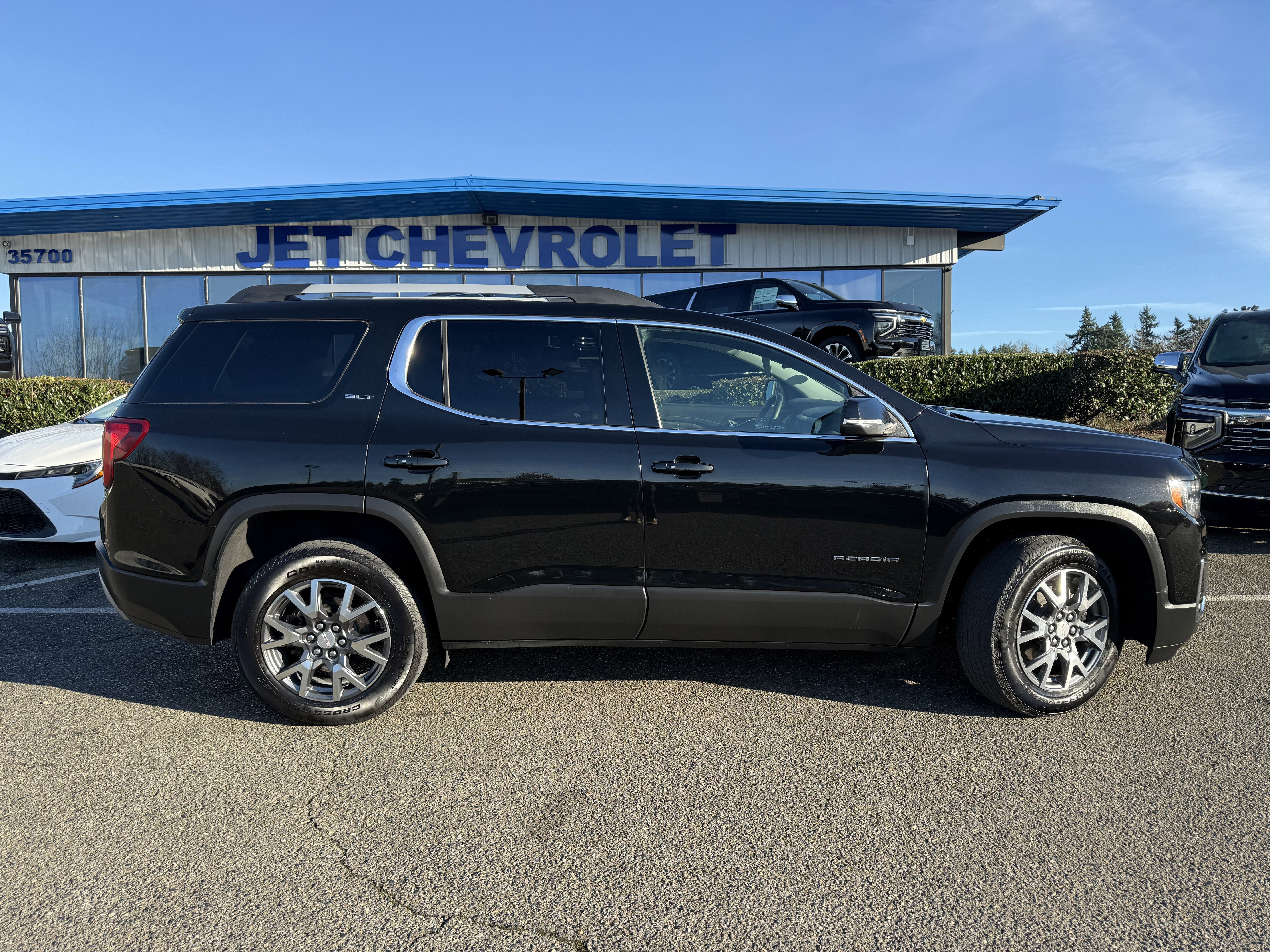 2023 GMC Acadia SLT