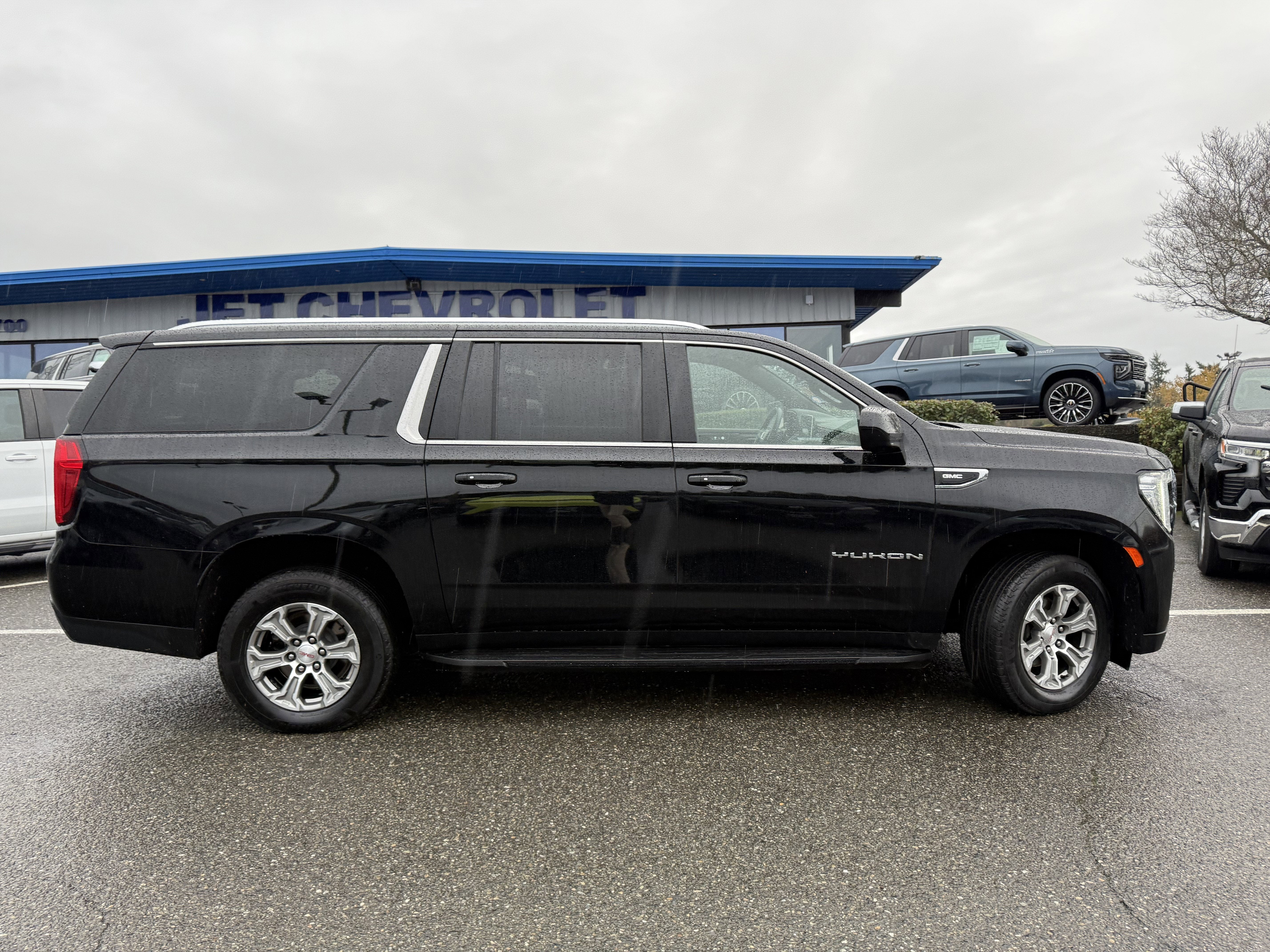 2023 GMC Yukon XL SLE