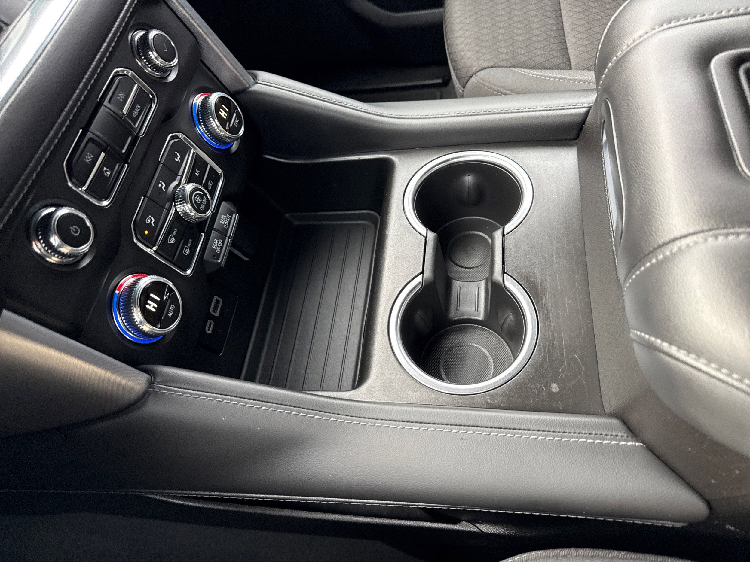 2024 GMC Yukon XL SLE