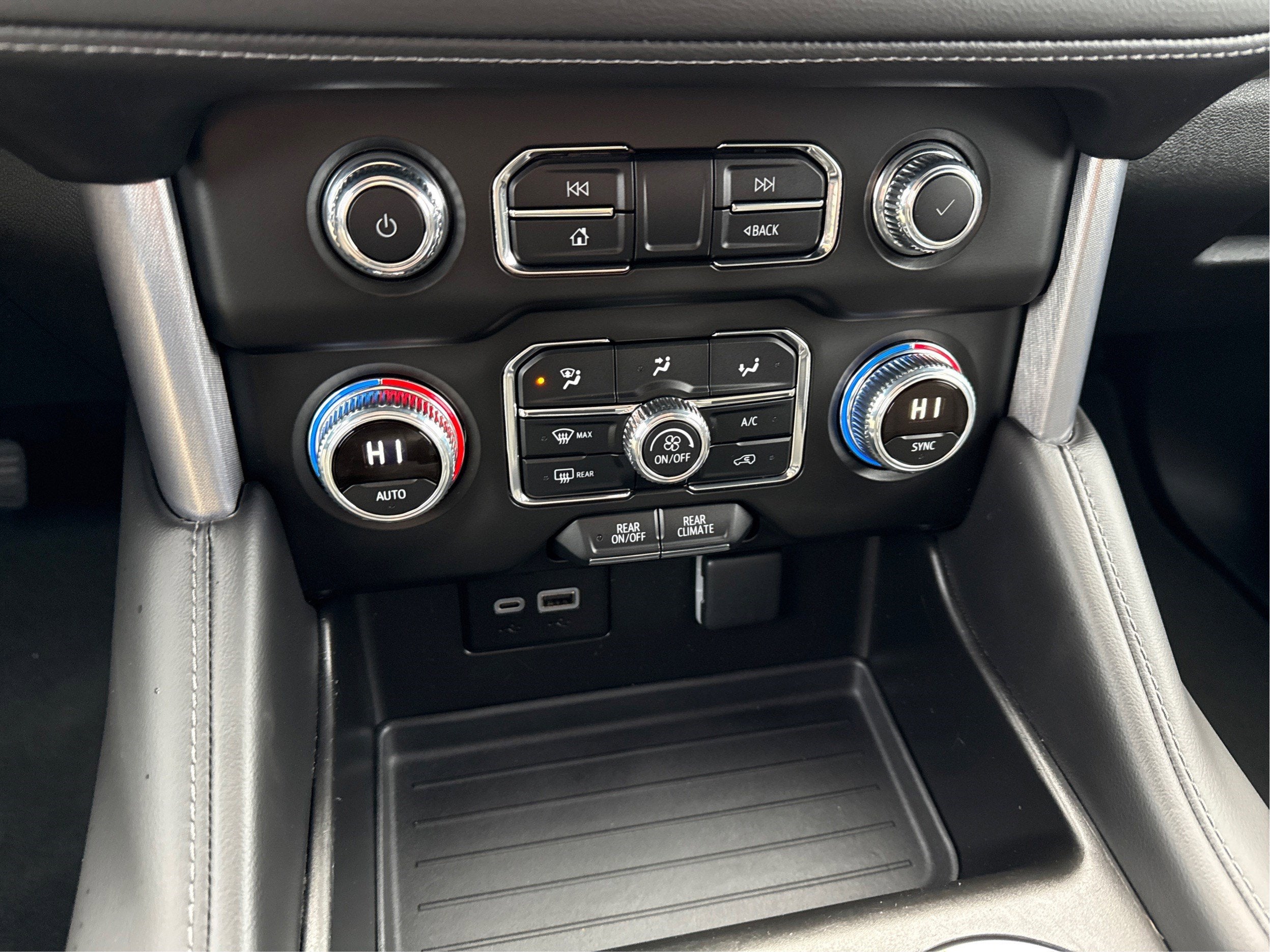 2024 GMC Yukon XL SLE