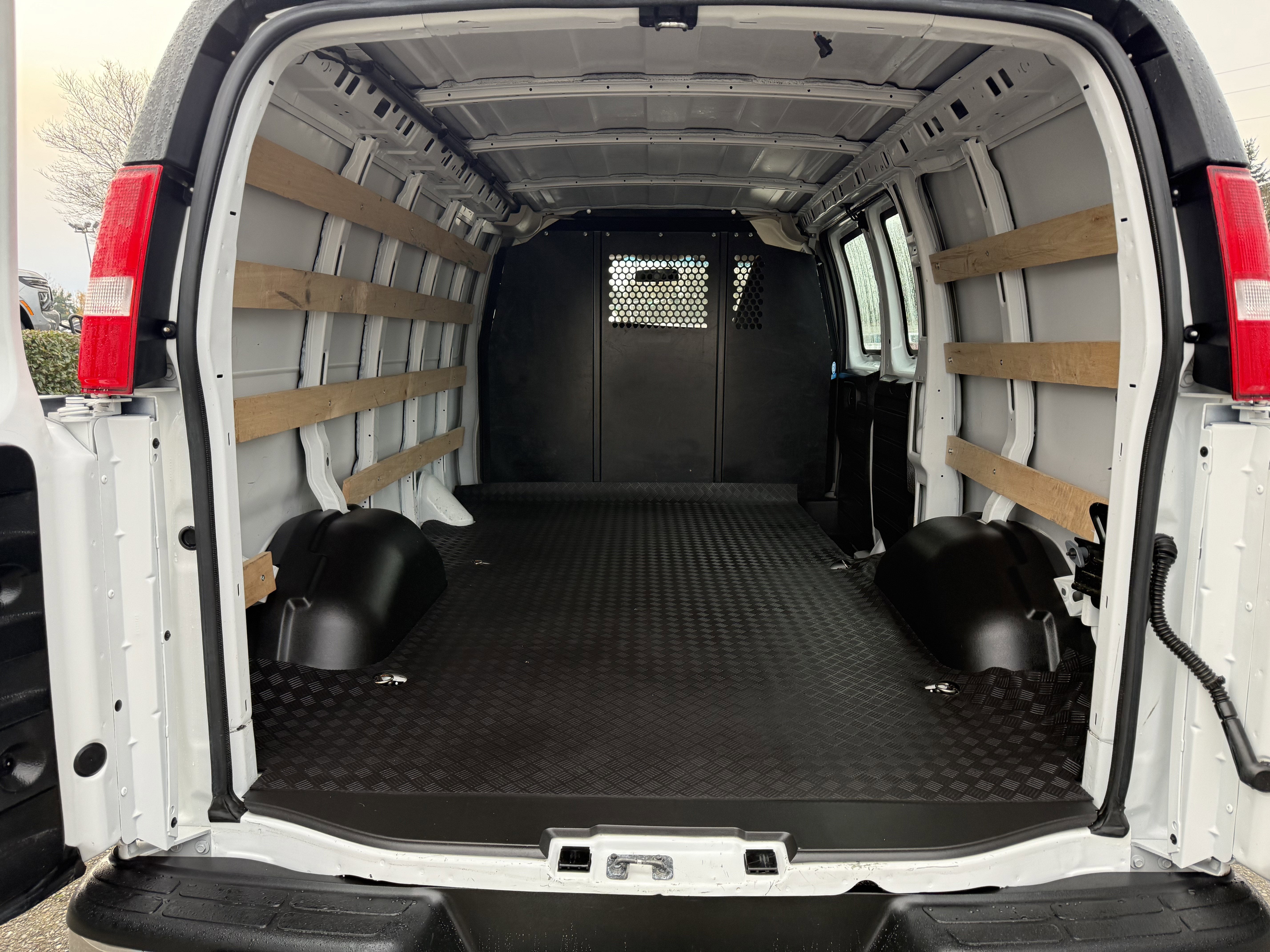 2023 GMC Savana Cargo 2500 Work Van