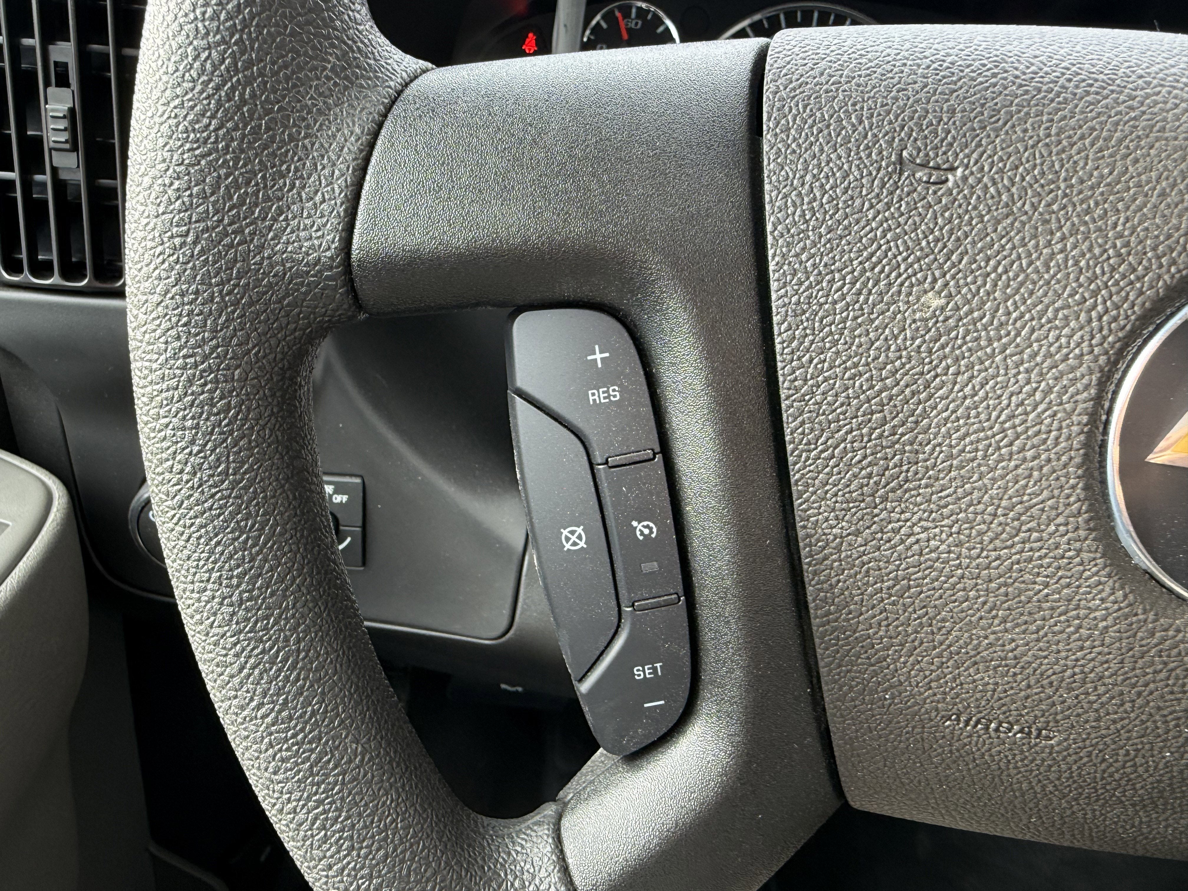 2025 Chevrolet Express Cutaway 3500 1WT