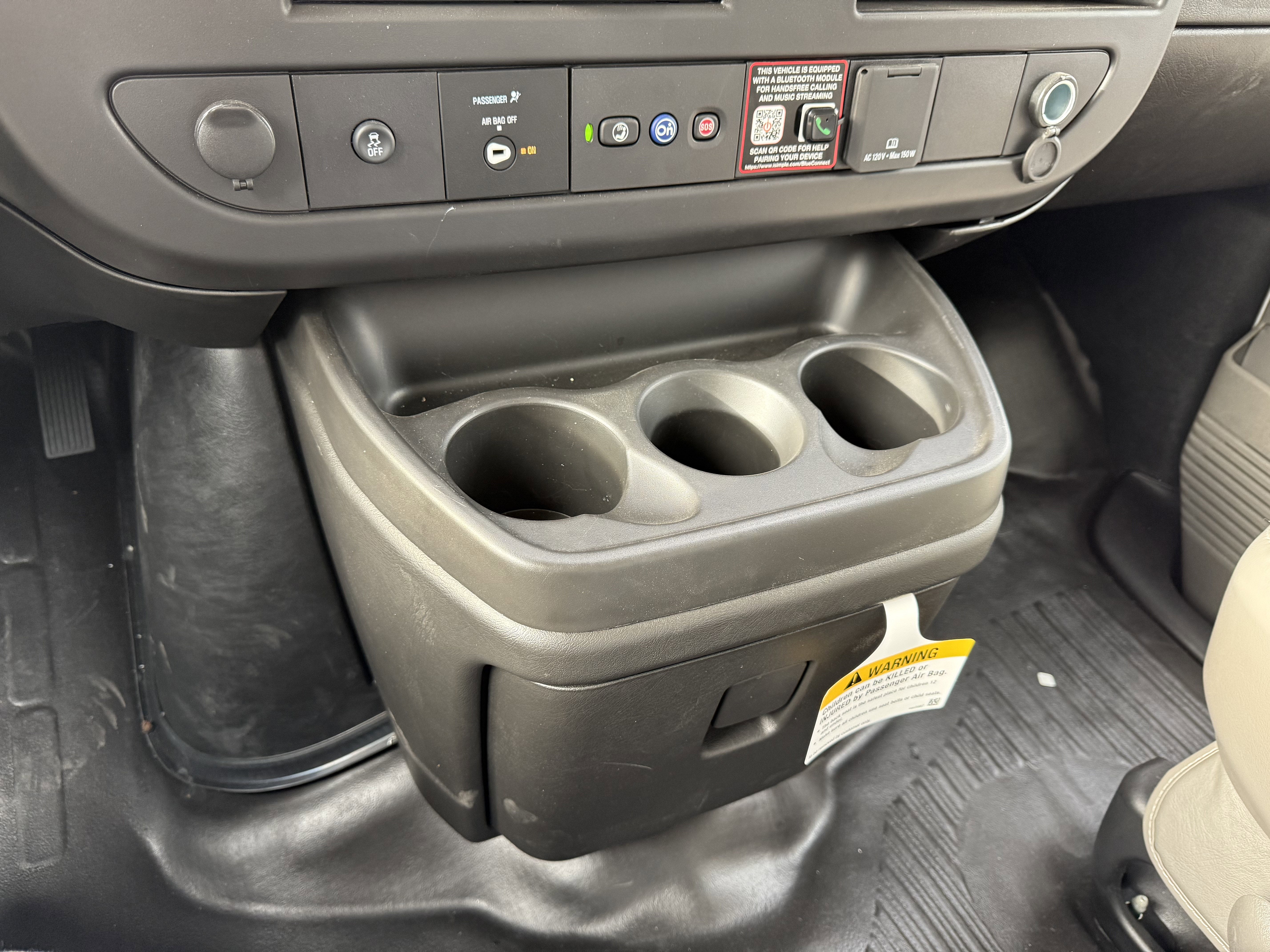 2025 Chevrolet Express Cutaway 3500 1WT