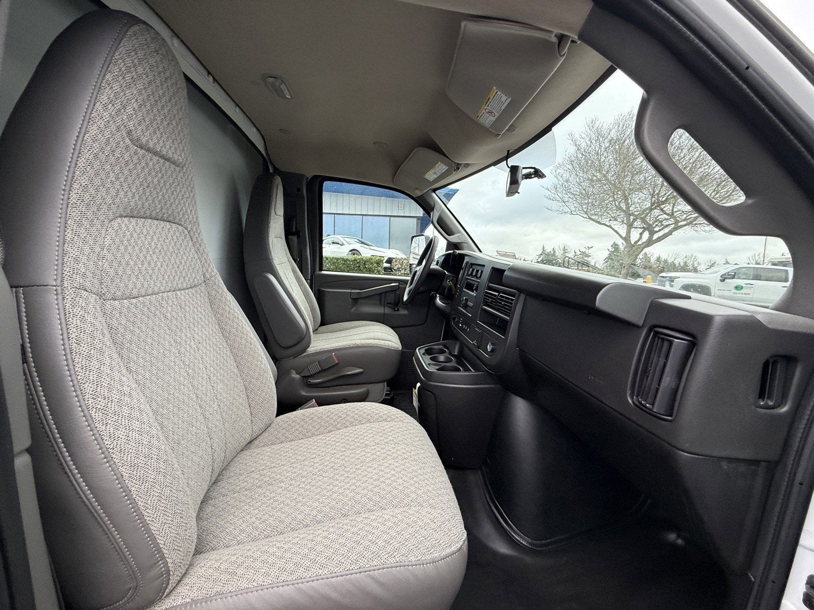 2024 Chevrolet Express Cutaway 3500 1WT