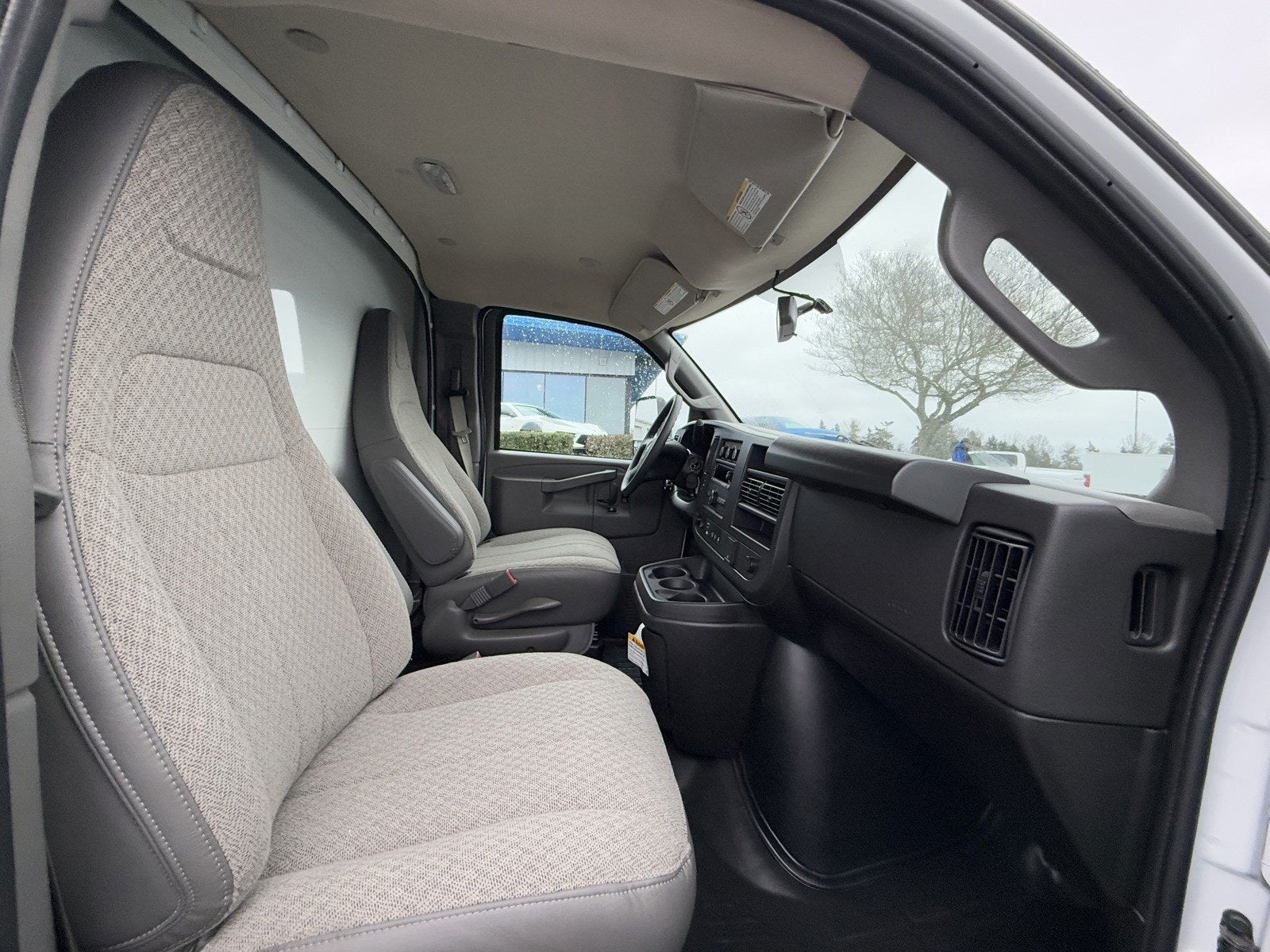 2024 Chevrolet Express Cutaway 3500 1WT