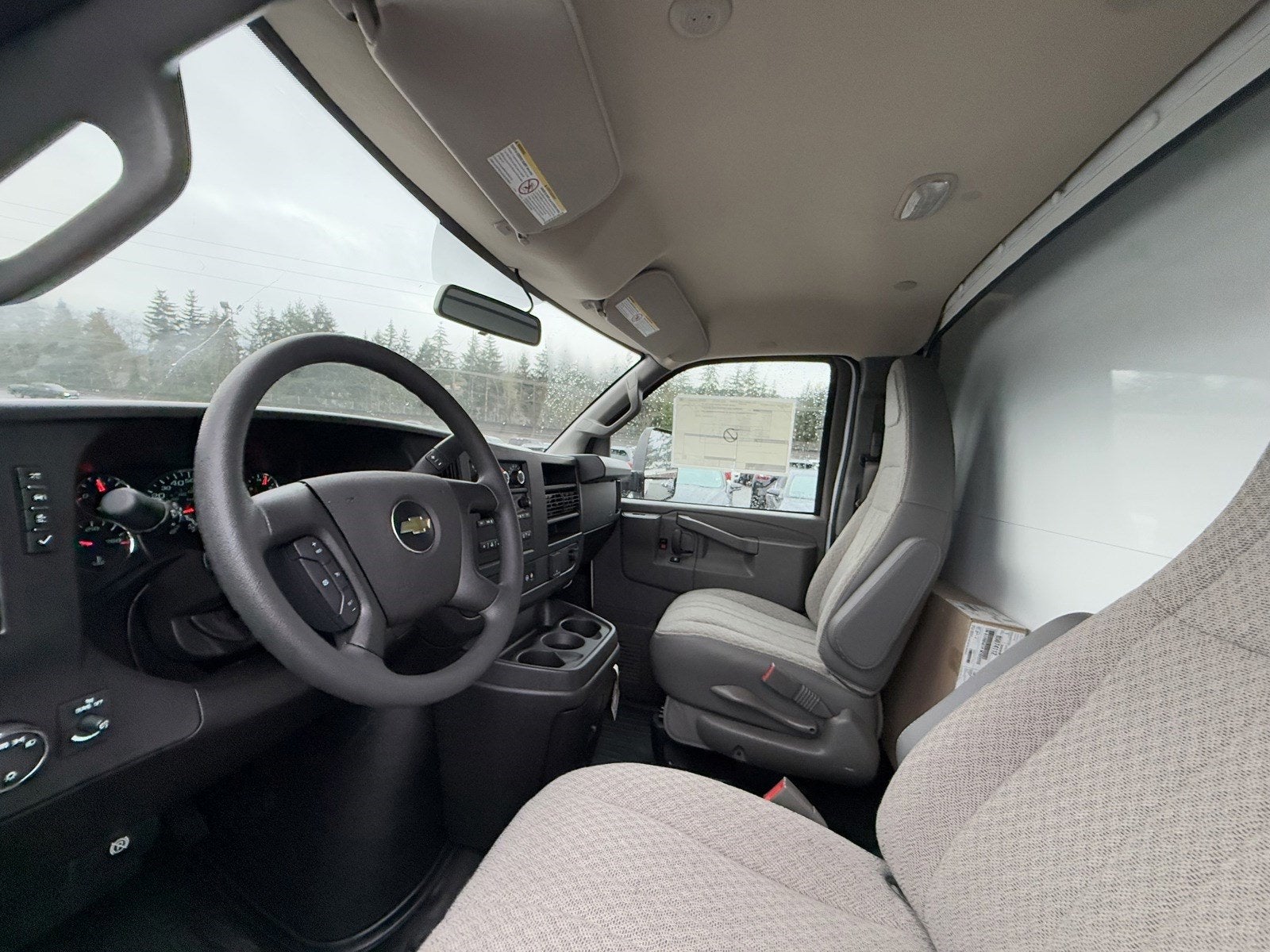 2024 Chevrolet Express Cutaway 3500 1WT