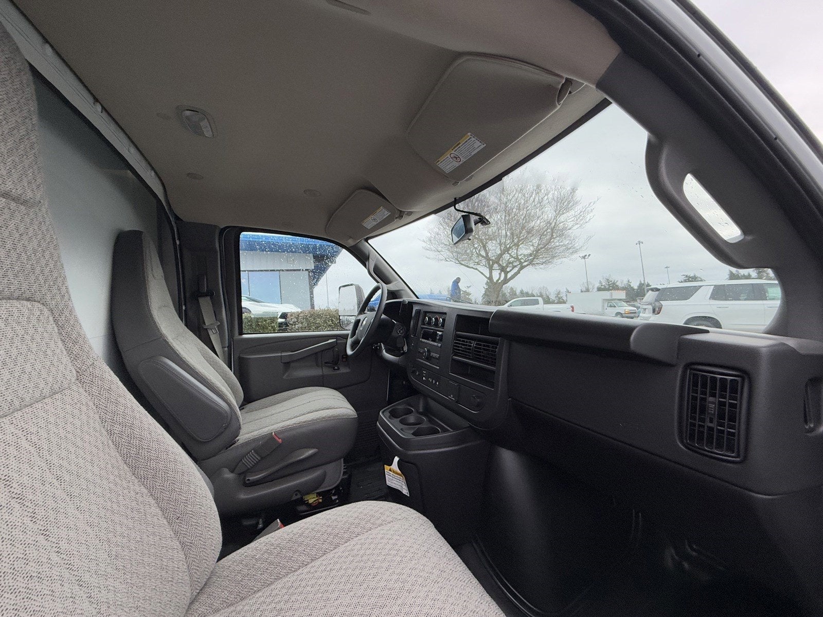 2024 Chevrolet Express Cutaway 3500 1WT