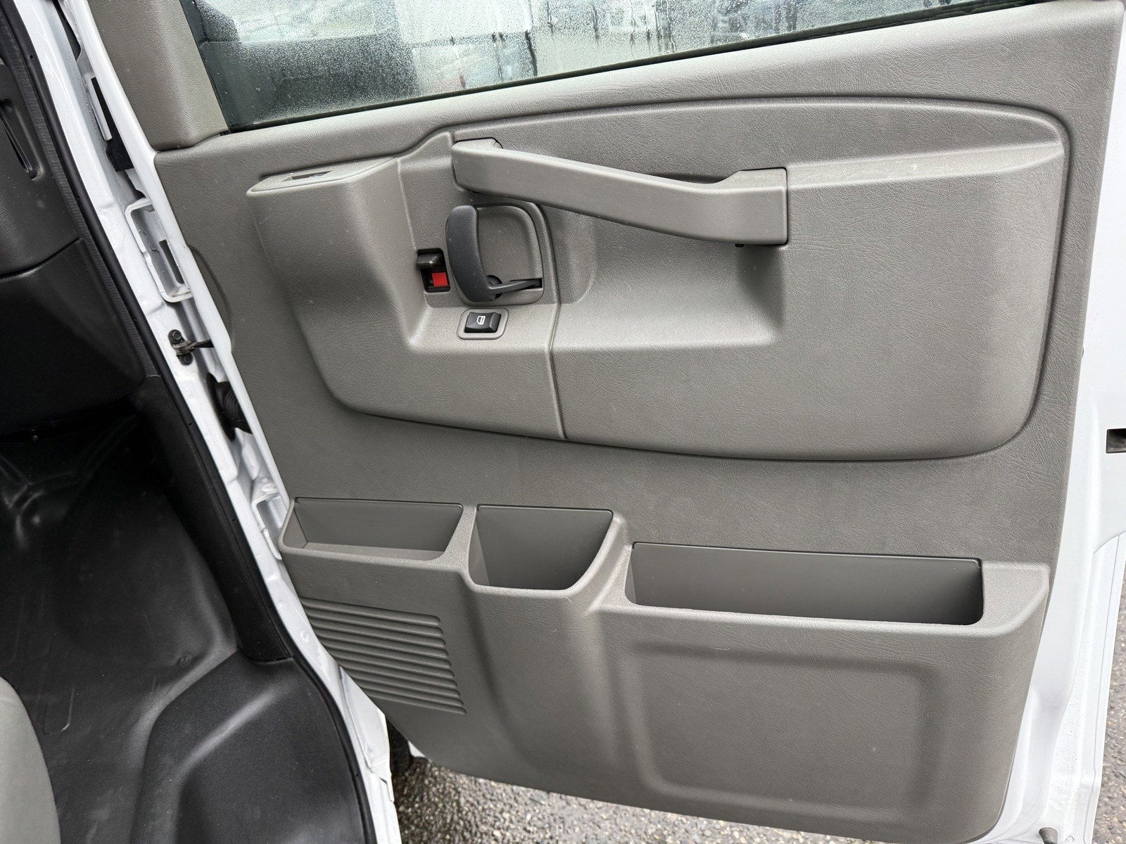 2024 Chevrolet Express Cutaway 3500 1WT