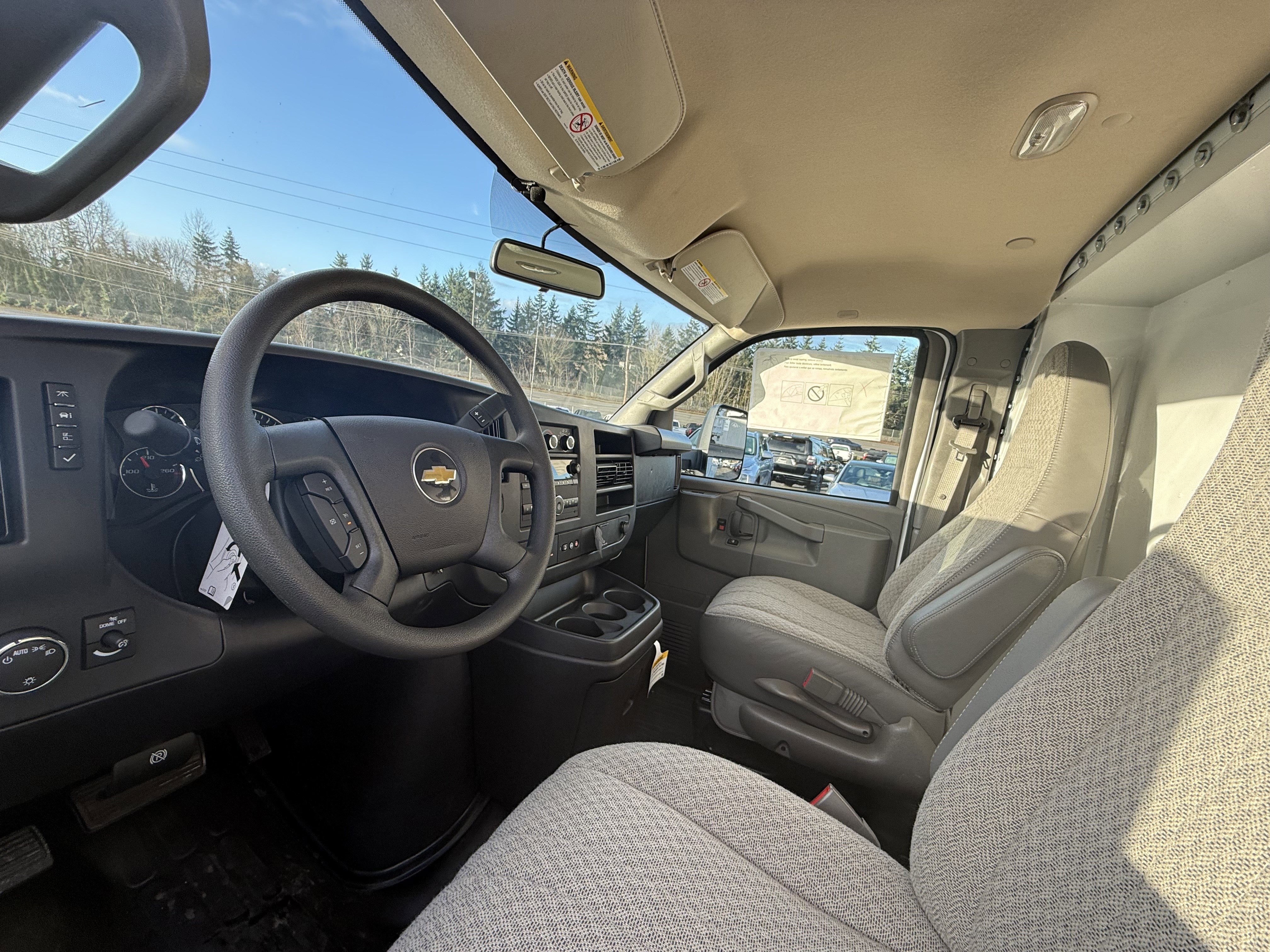 2025 Chevrolet Express Cutaway 3500 1WT