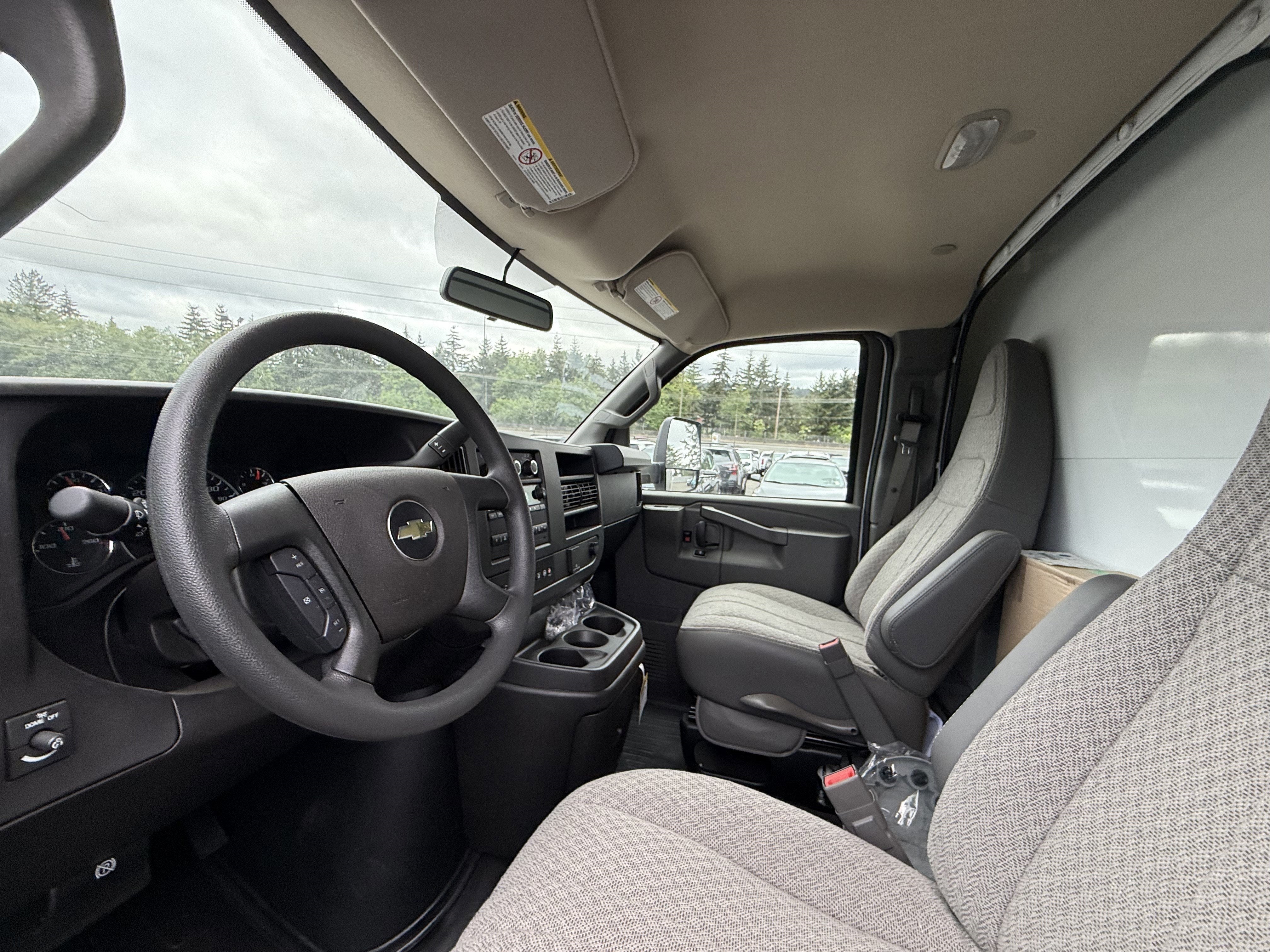 2024 Chevrolet Express Cutaway 3500 1WT