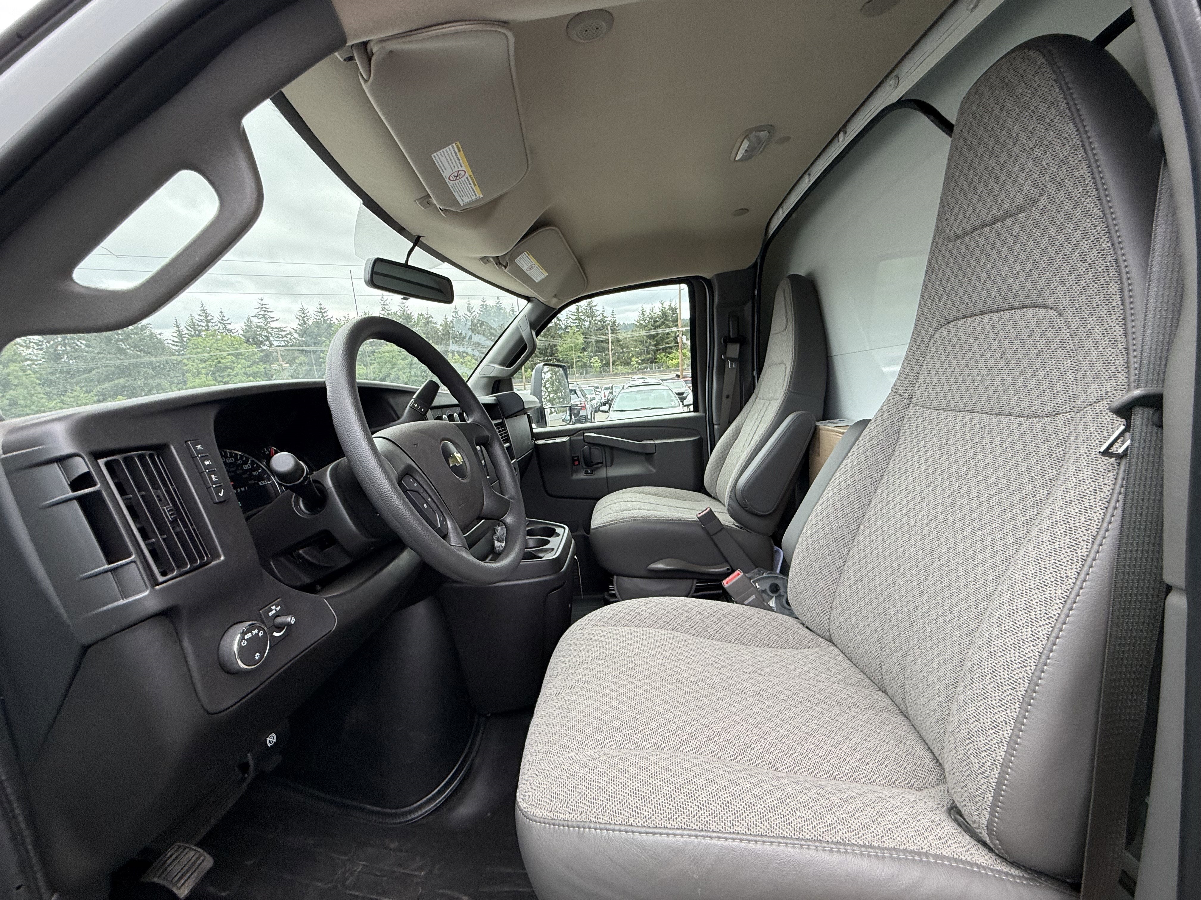 2024 Chevrolet Express Cutaway 3500 1WT