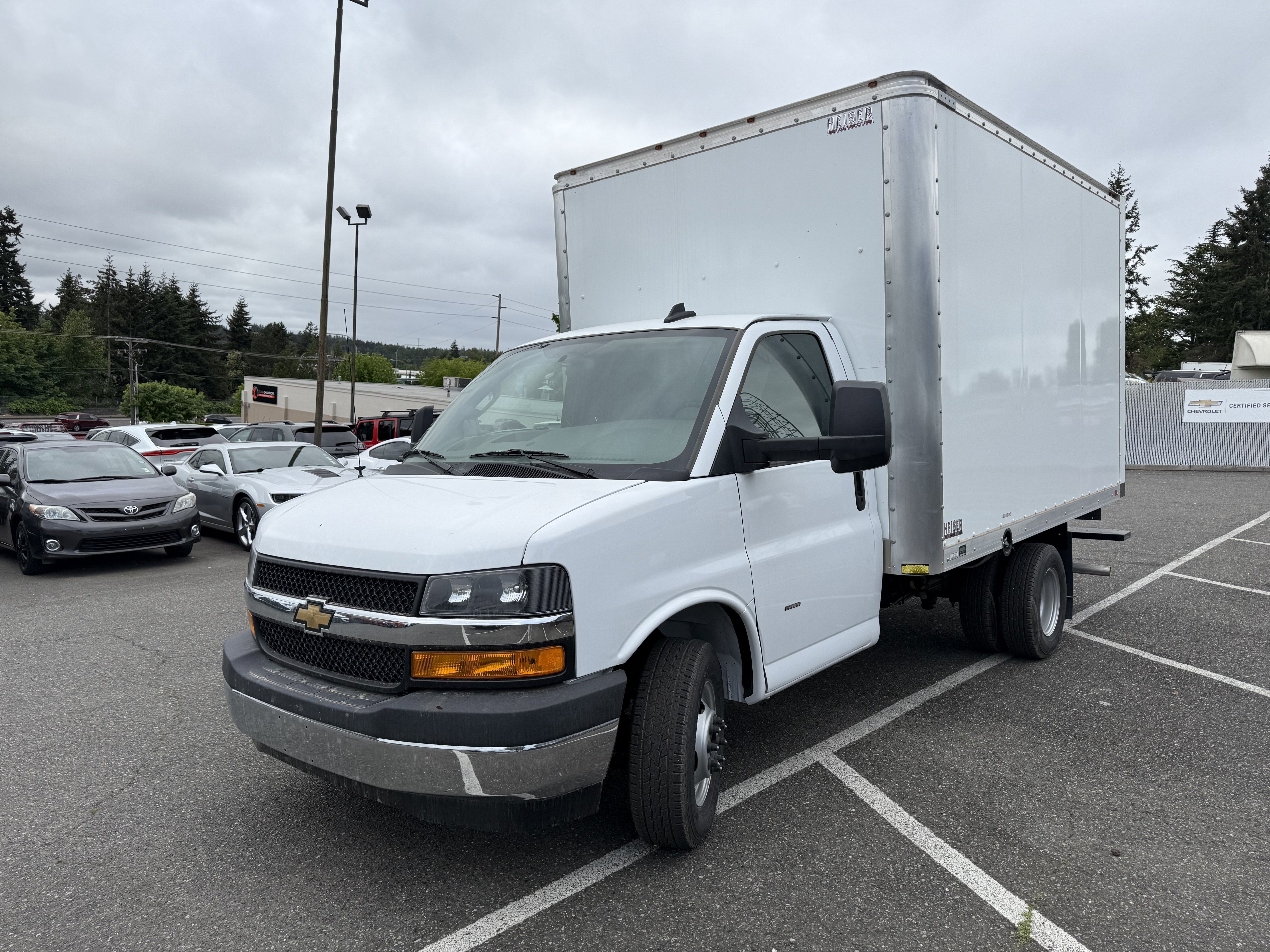 2024 Chevrolet Express Cutaway 3500 1WT