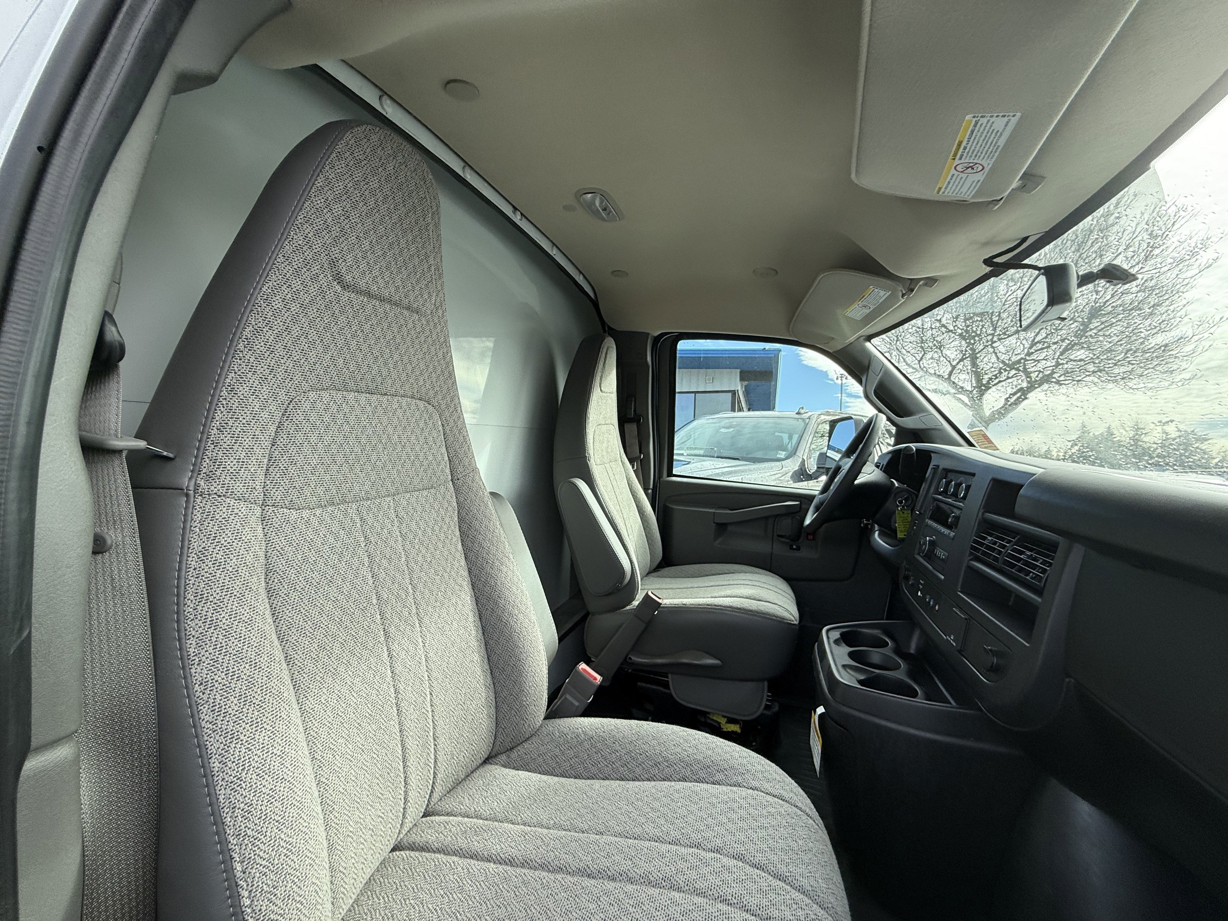 2024 Chevrolet Express Cutaway 3500 1WT