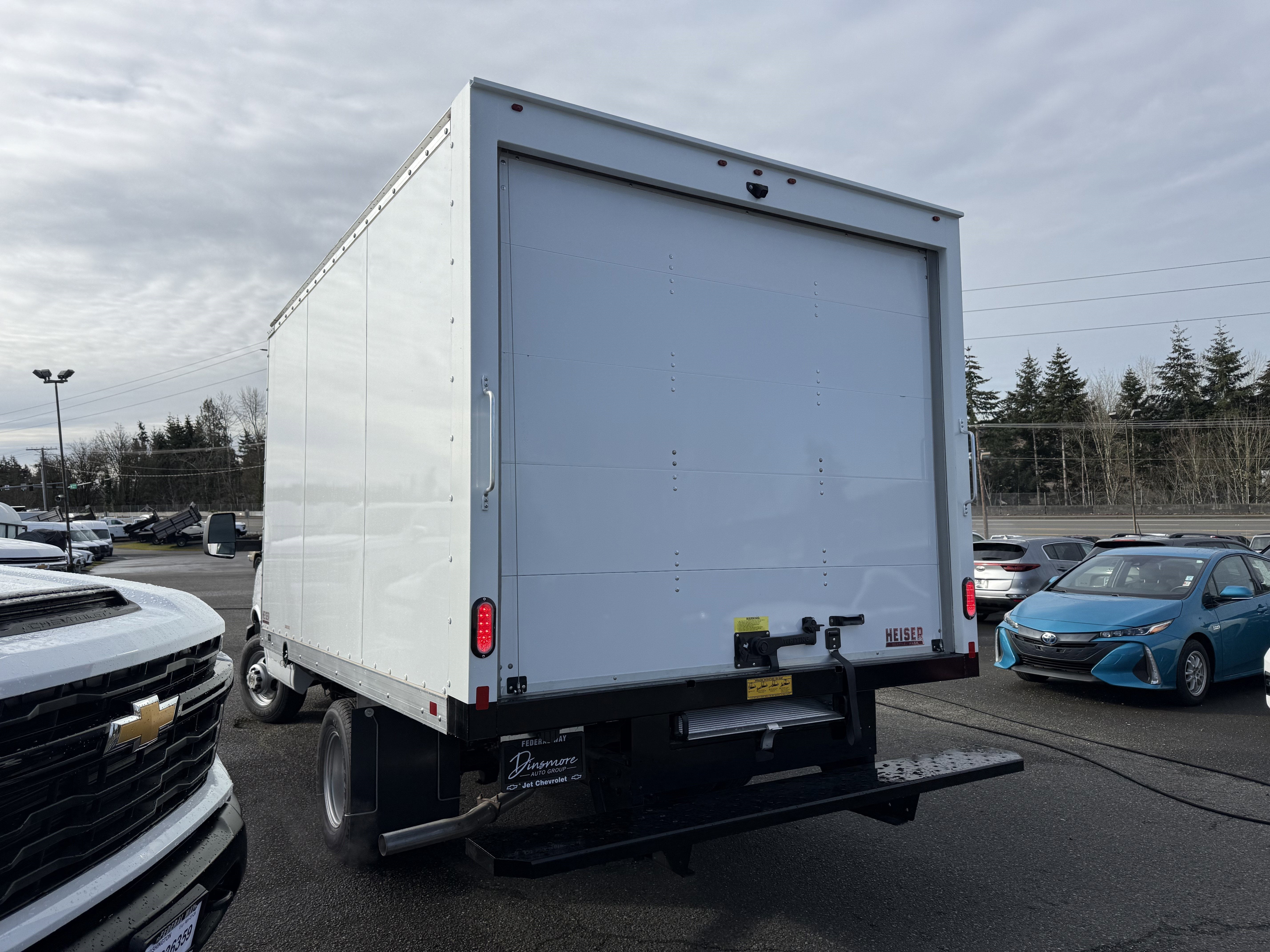 2024 Chevrolet Express Cutaway 3500 1WT