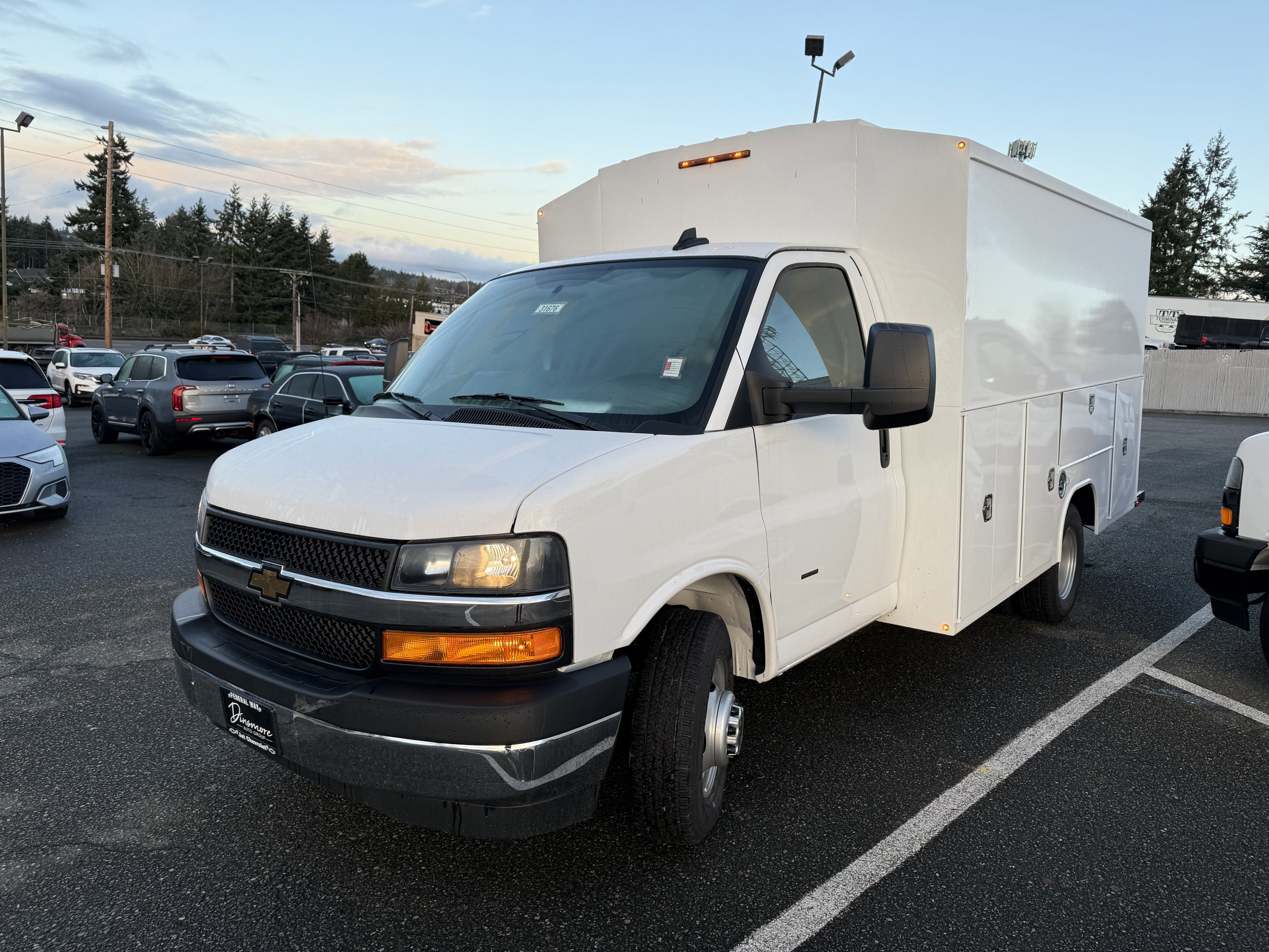 2025 Chevrolet Express Cutaway 3500 1WT