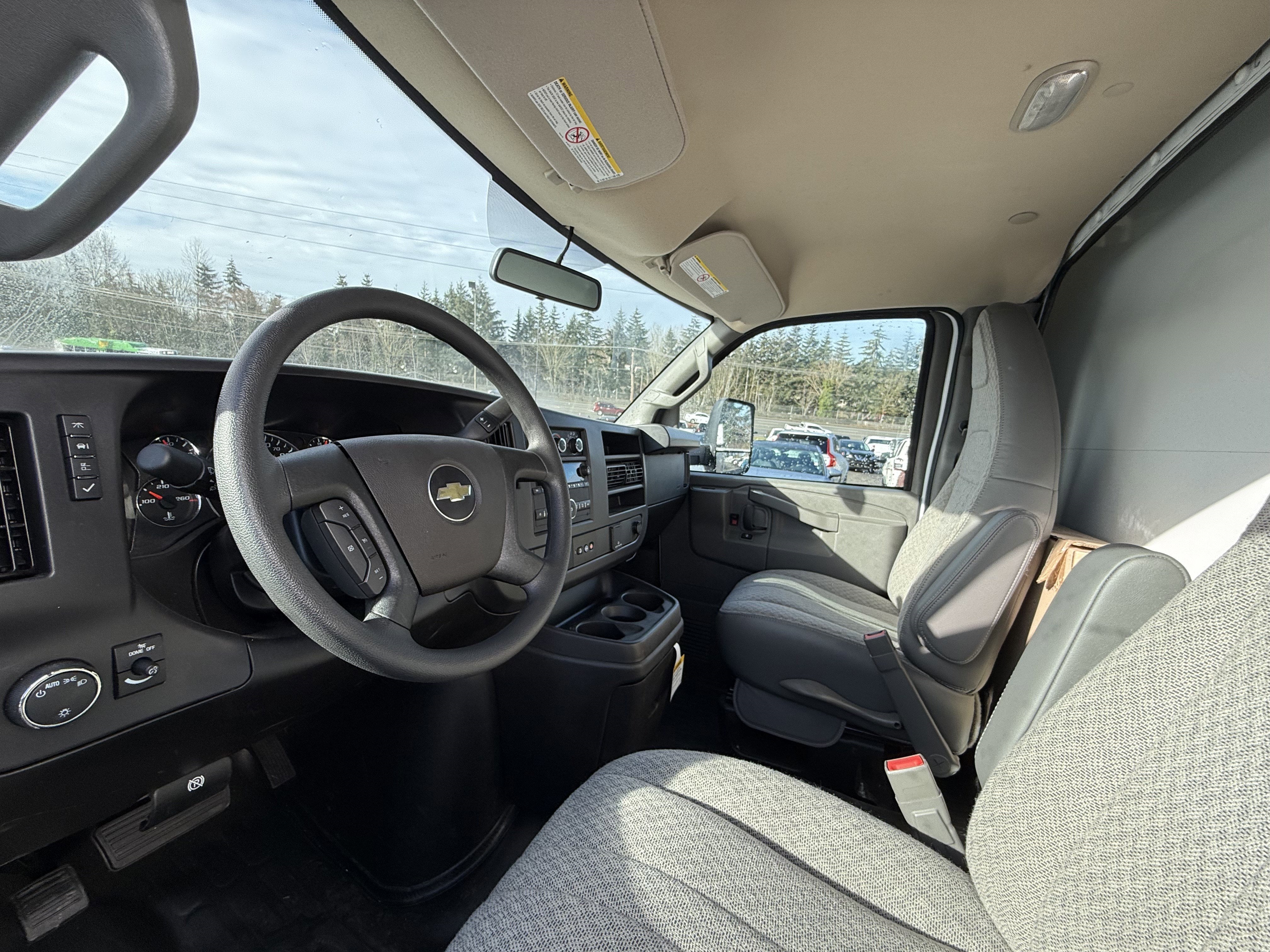 2024 Chevrolet Express Cutaway 3500 1WT