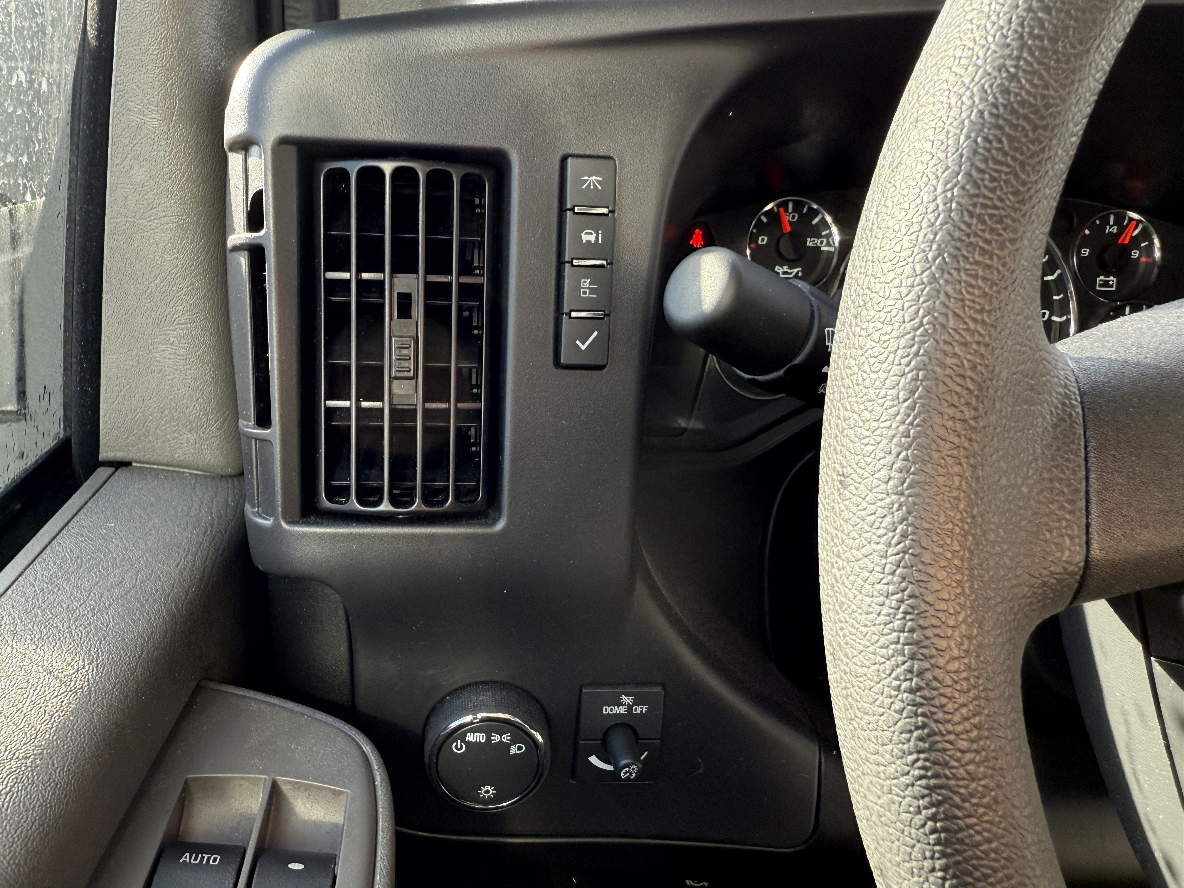 2024 Chevrolet Express Cutaway 3500 1WT