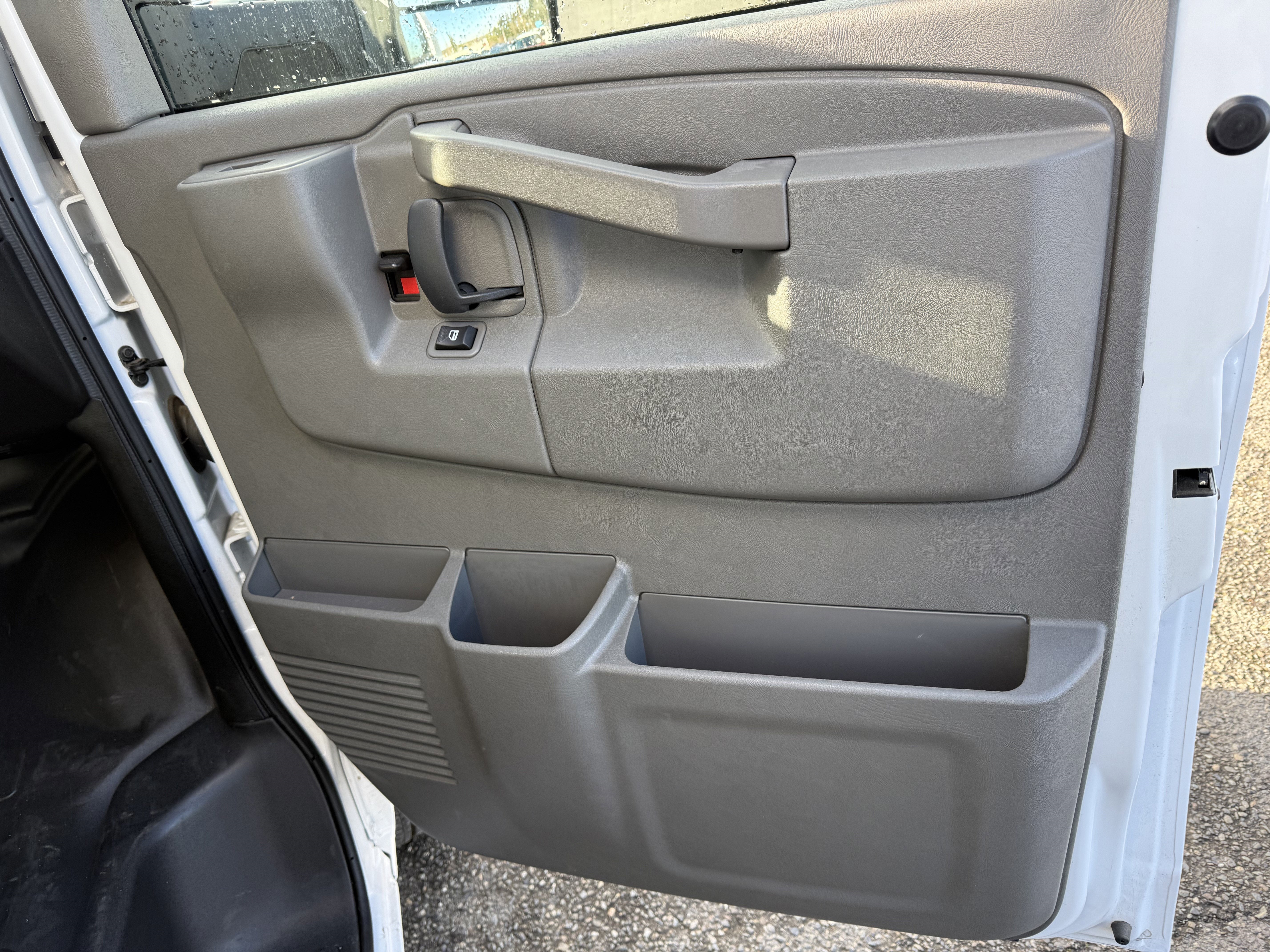 2024 Chevrolet Express Cutaway 3500 1WT