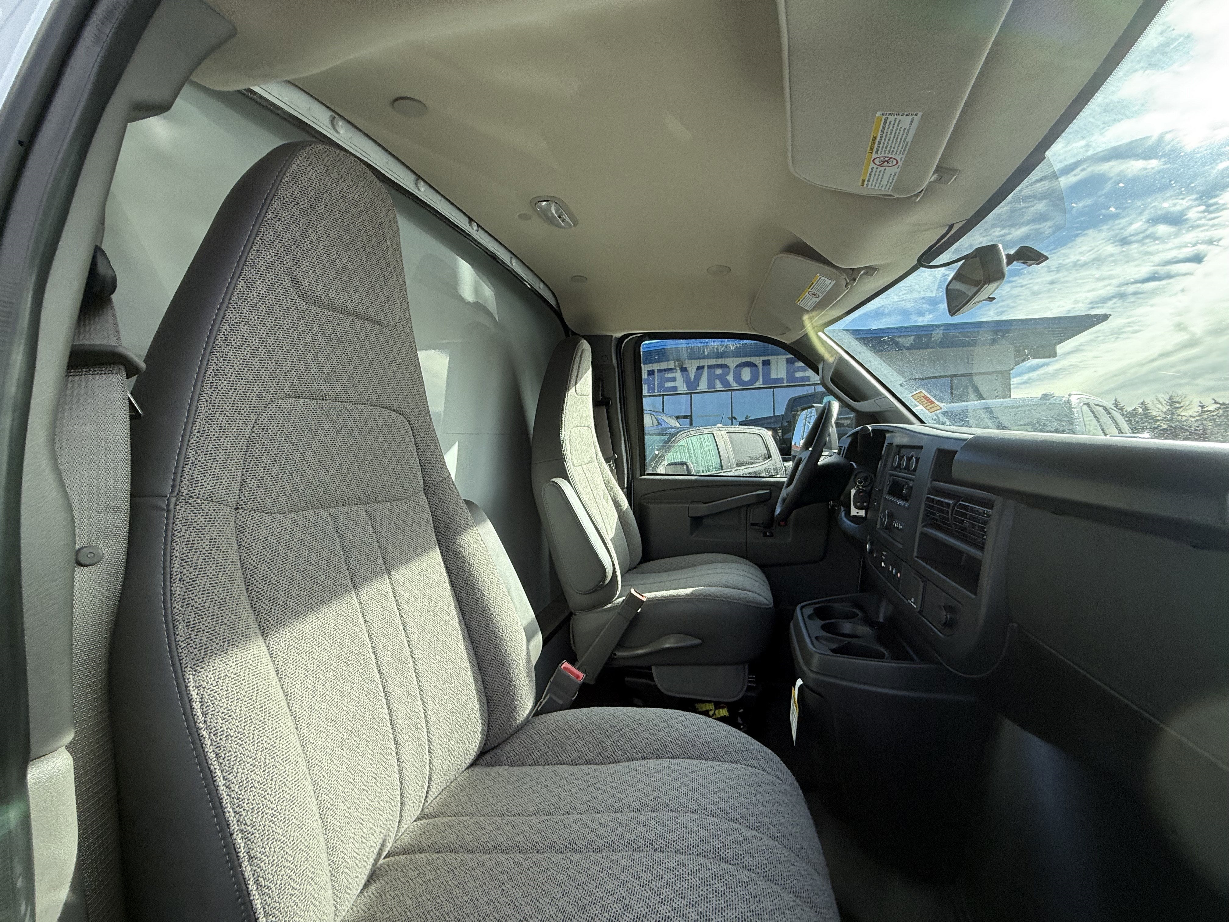 2024 Chevrolet Express Cutaway 3500 1WT