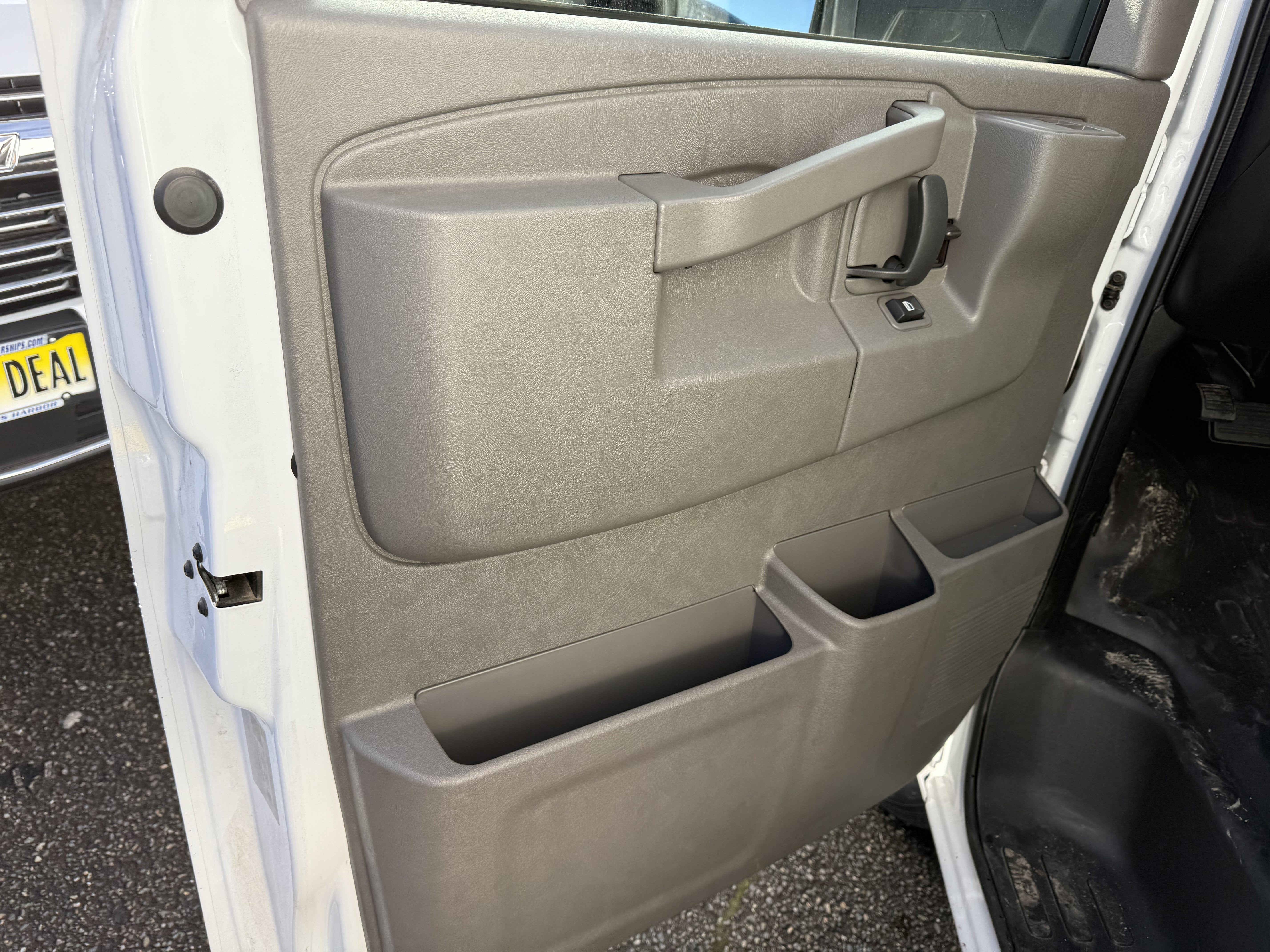 2024 Chevrolet Express Cutaway 3500 1WT