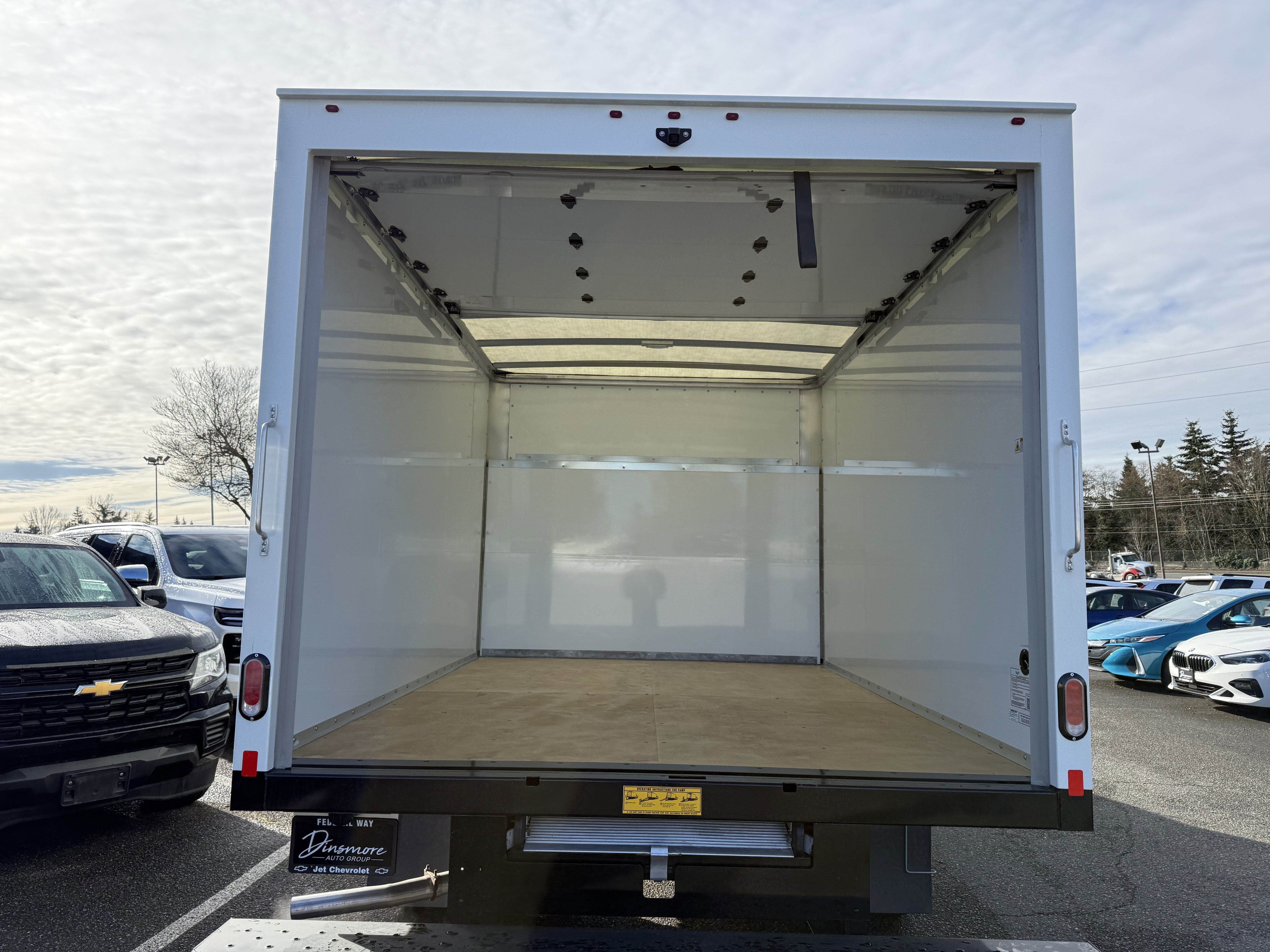 2024 Chevrolet Express Cutaway 3500 1WT