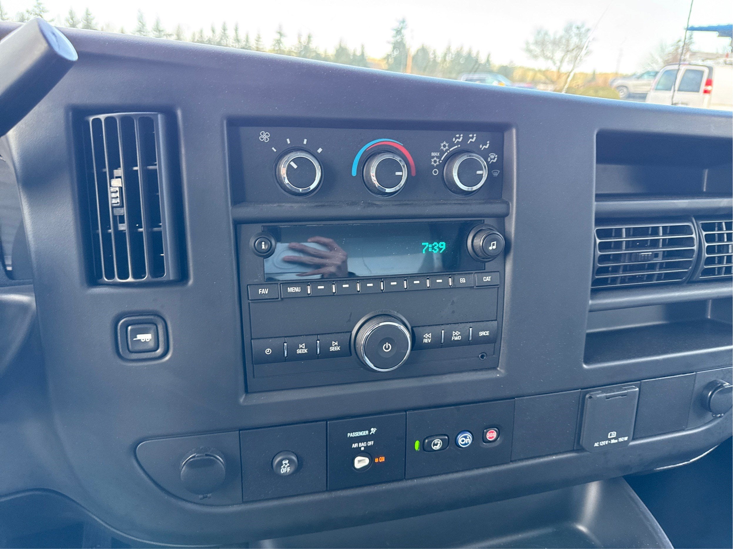 2025 Chevrolet Express Cutaway 3500 1WT