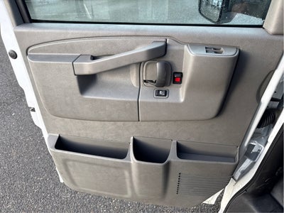 2025 Chevrolet Express Cutaway 3500 1WT