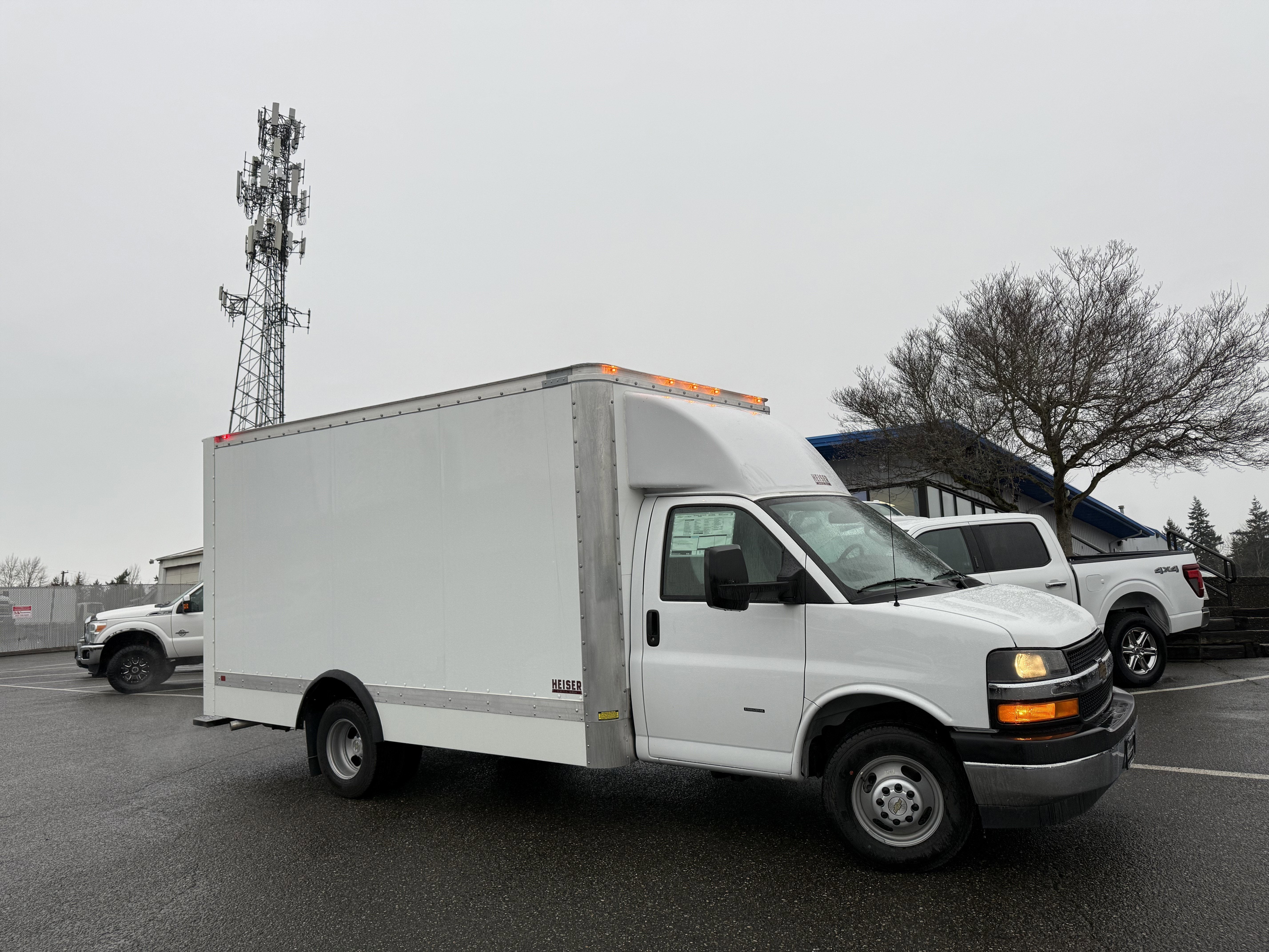 2025 Chevrolet Express Cutaway 3500 1WT