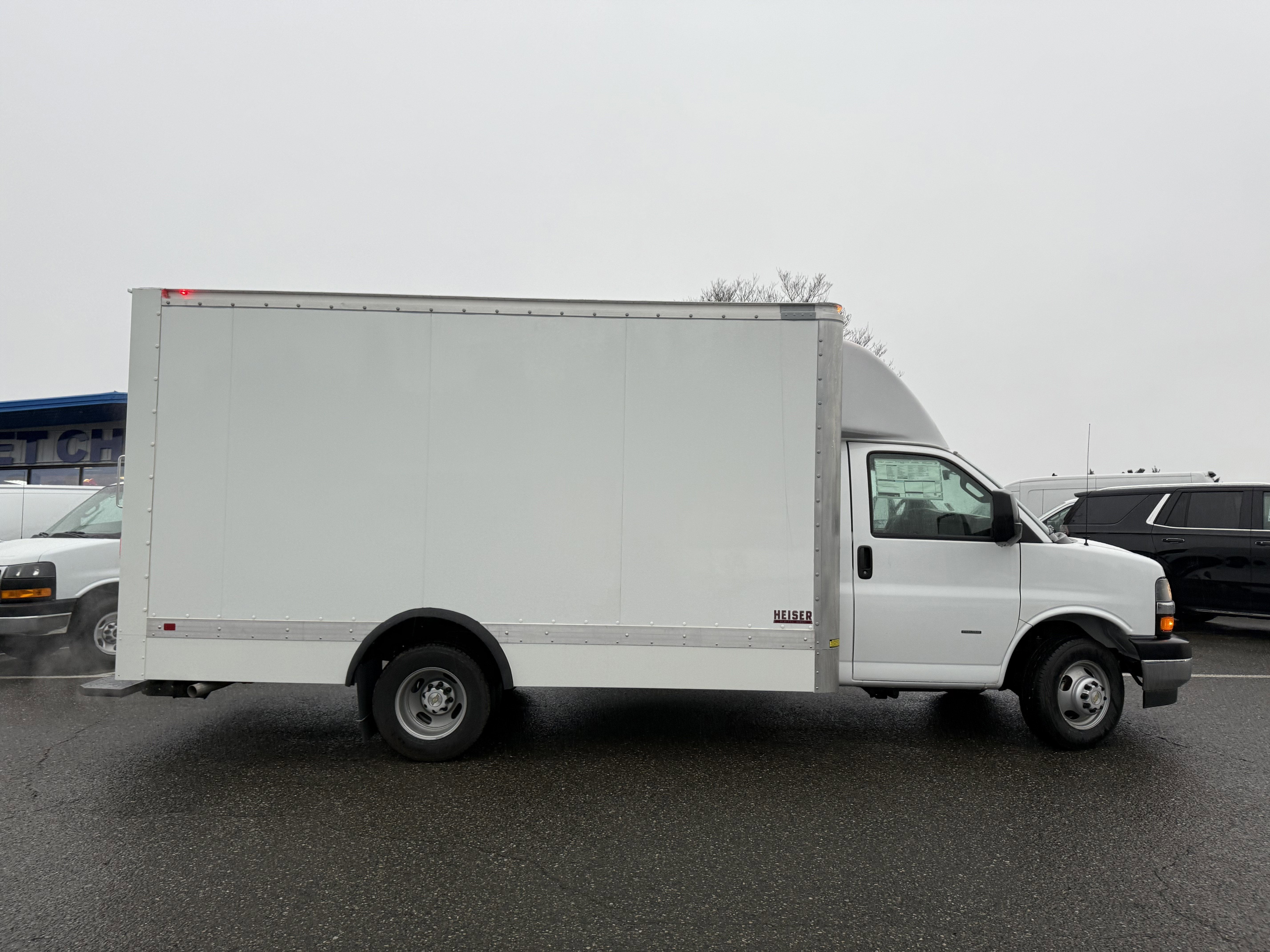 2025 Chevrolet Express Cutaway 3500 1WT