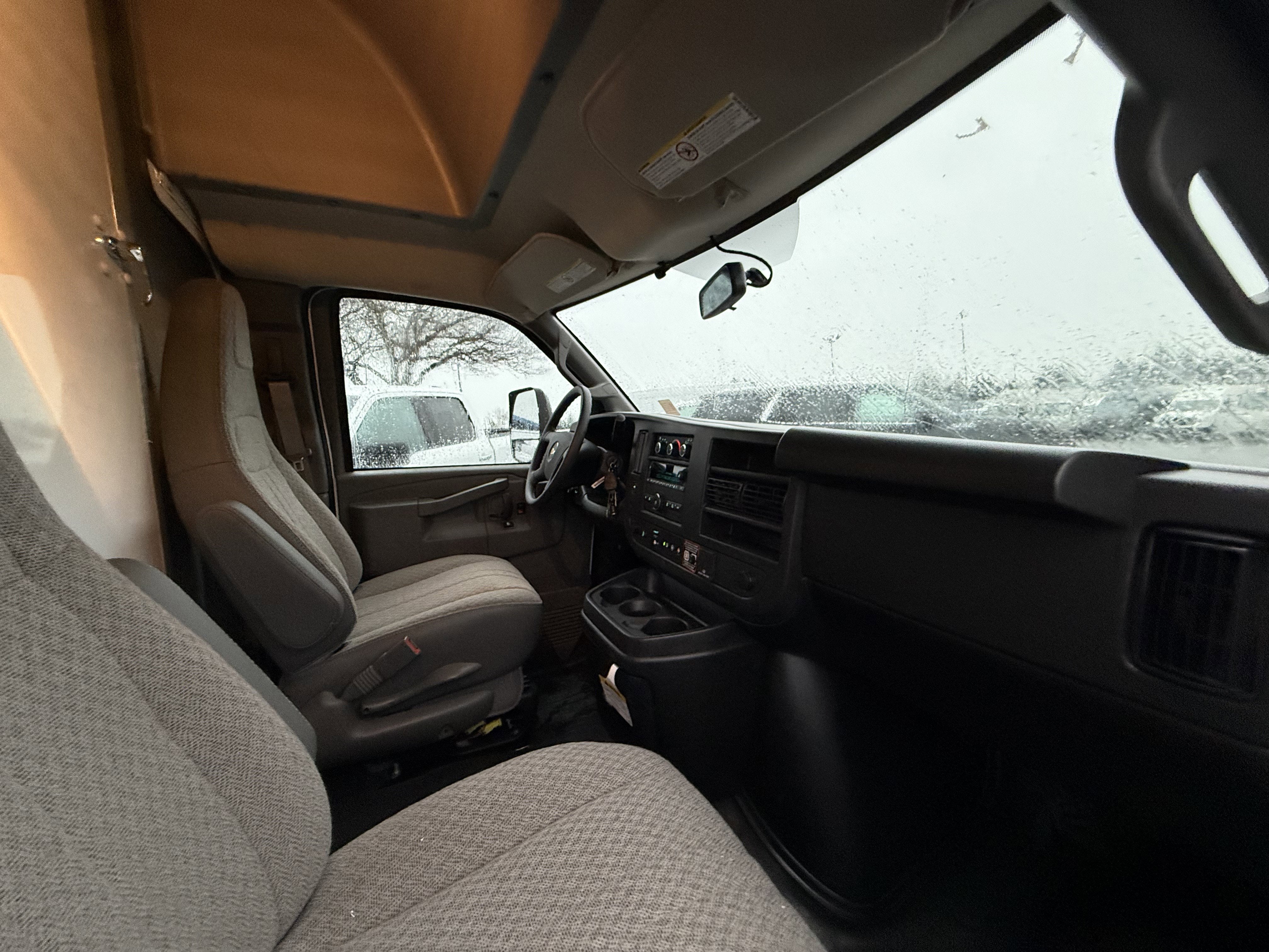 2025 Chevrolet Express Cutaway 3500 1WT