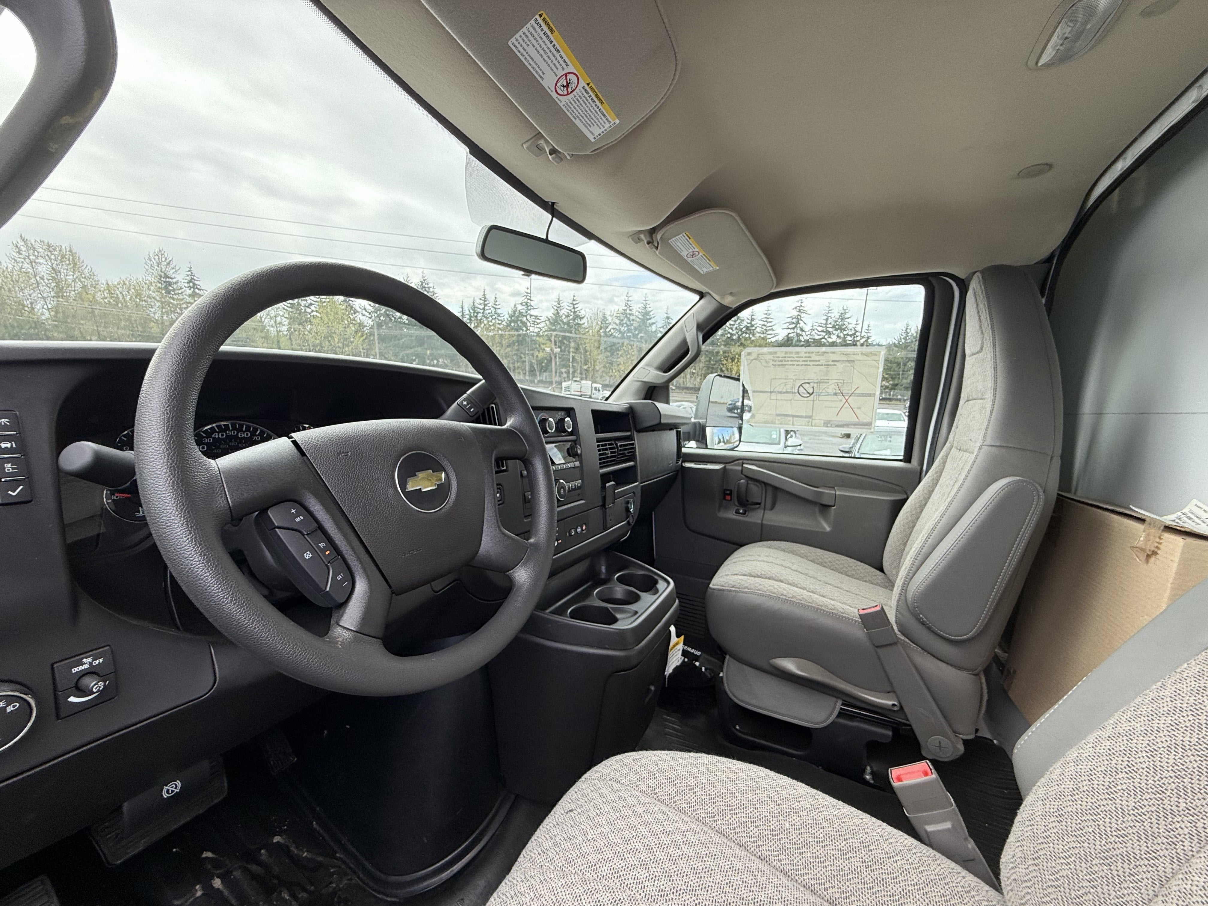 2024 Chevrolet Express Cutaway 4500 2WT