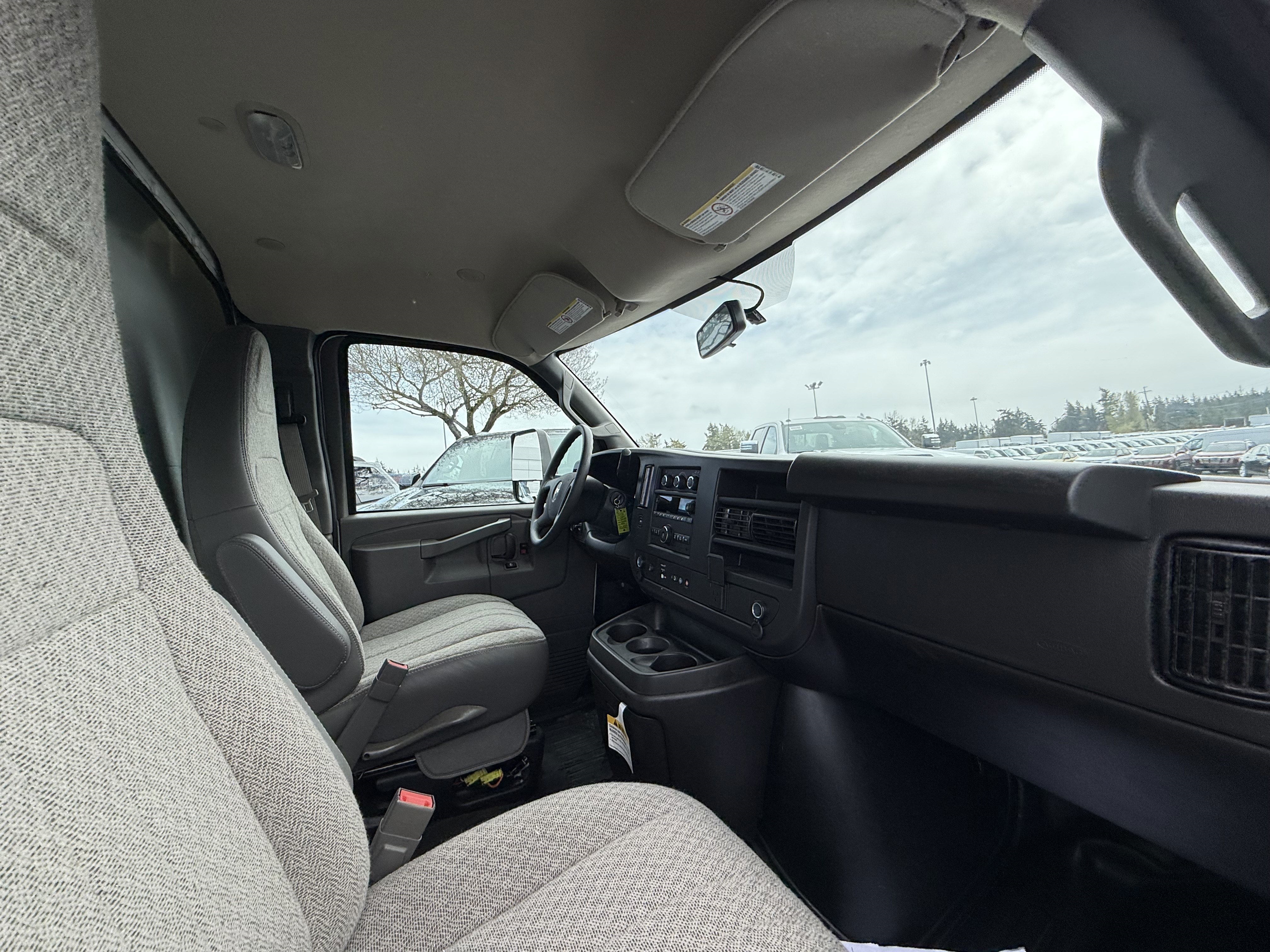 2024 Chevrolet Express Cutaway 4500 2WT