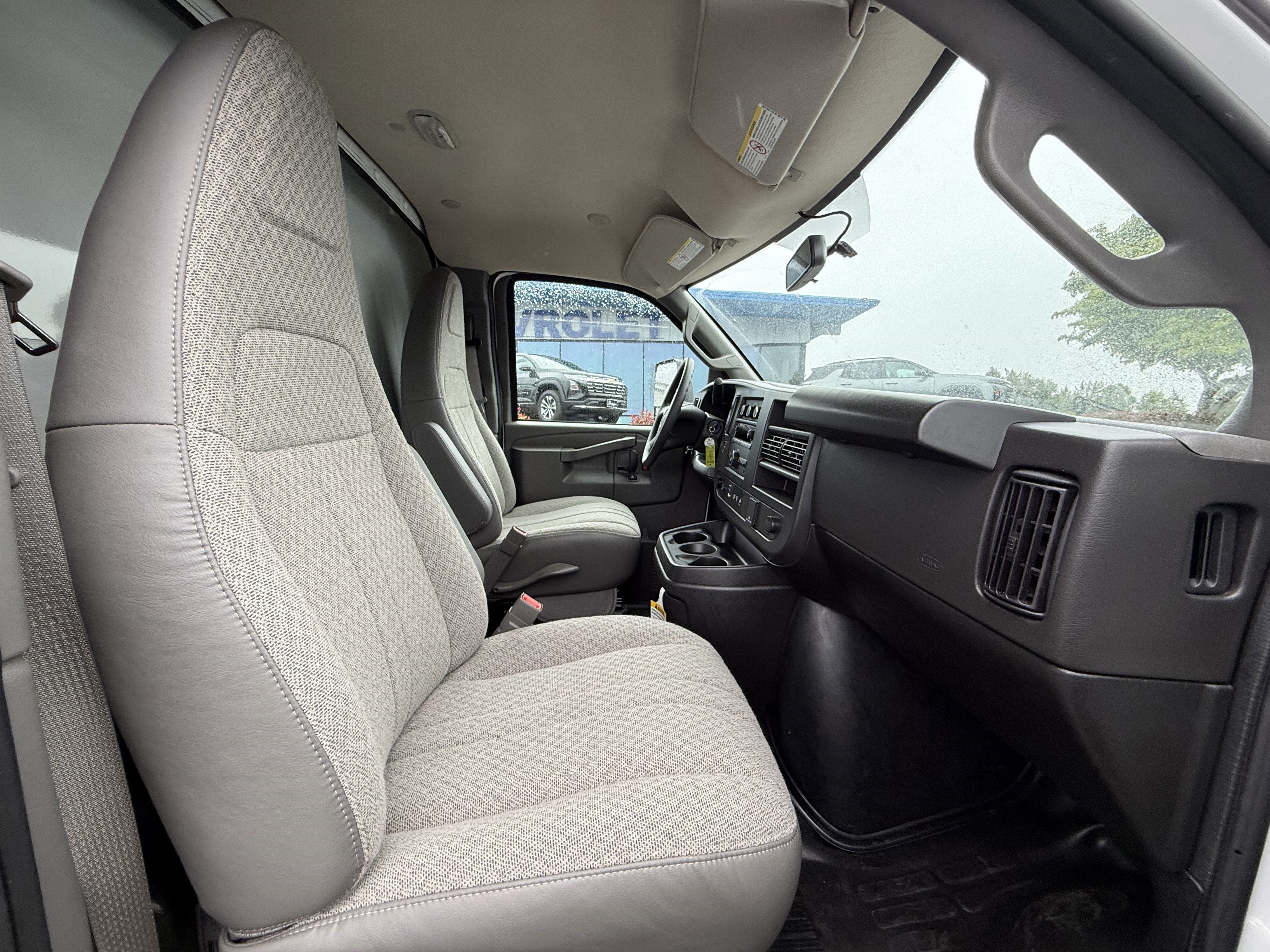 2024 Chevrolet Express Cutaway 4500 2WT