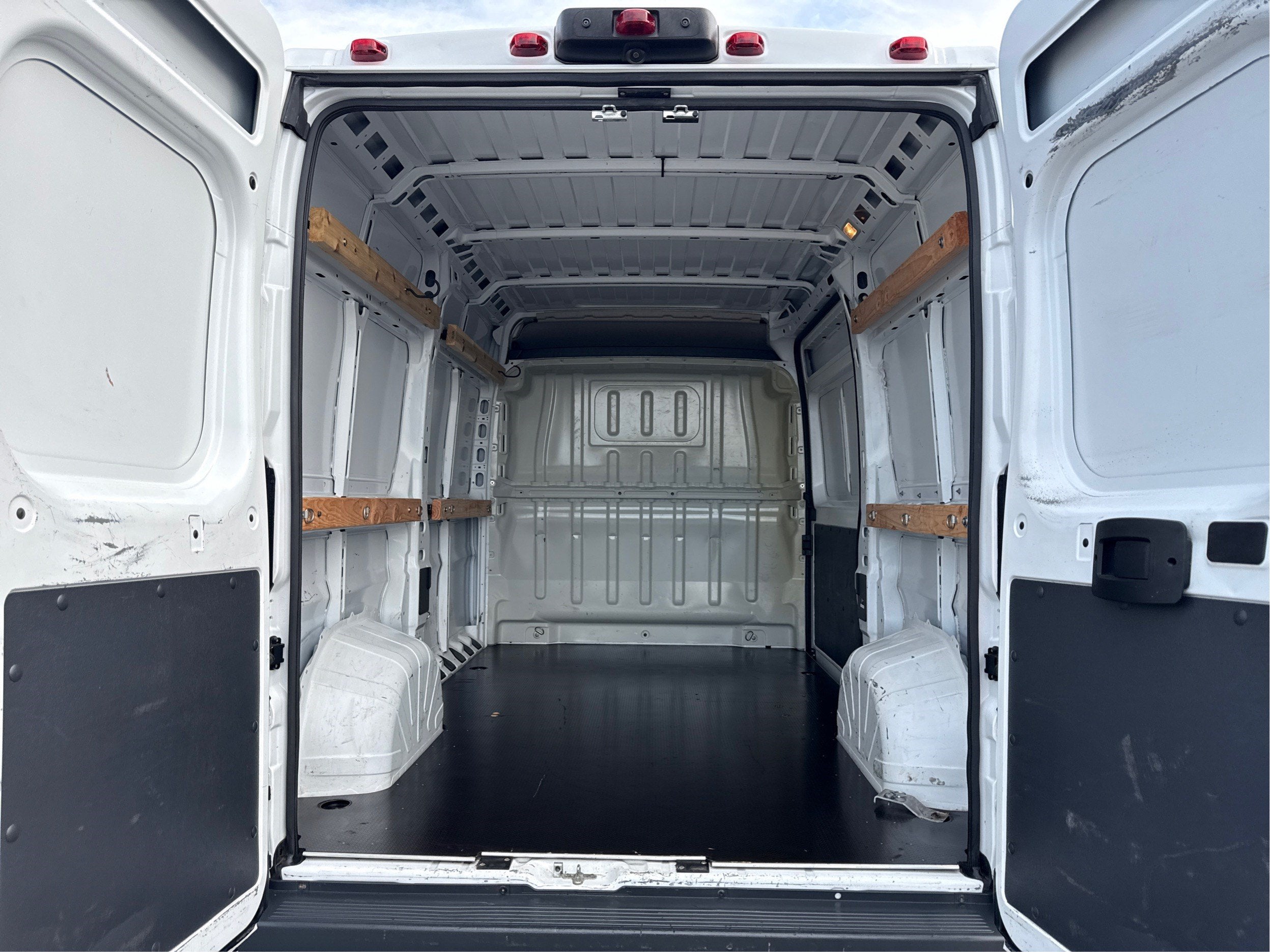 2018 RAM ProMaster Cargo Van 1500 HIGH RF 13