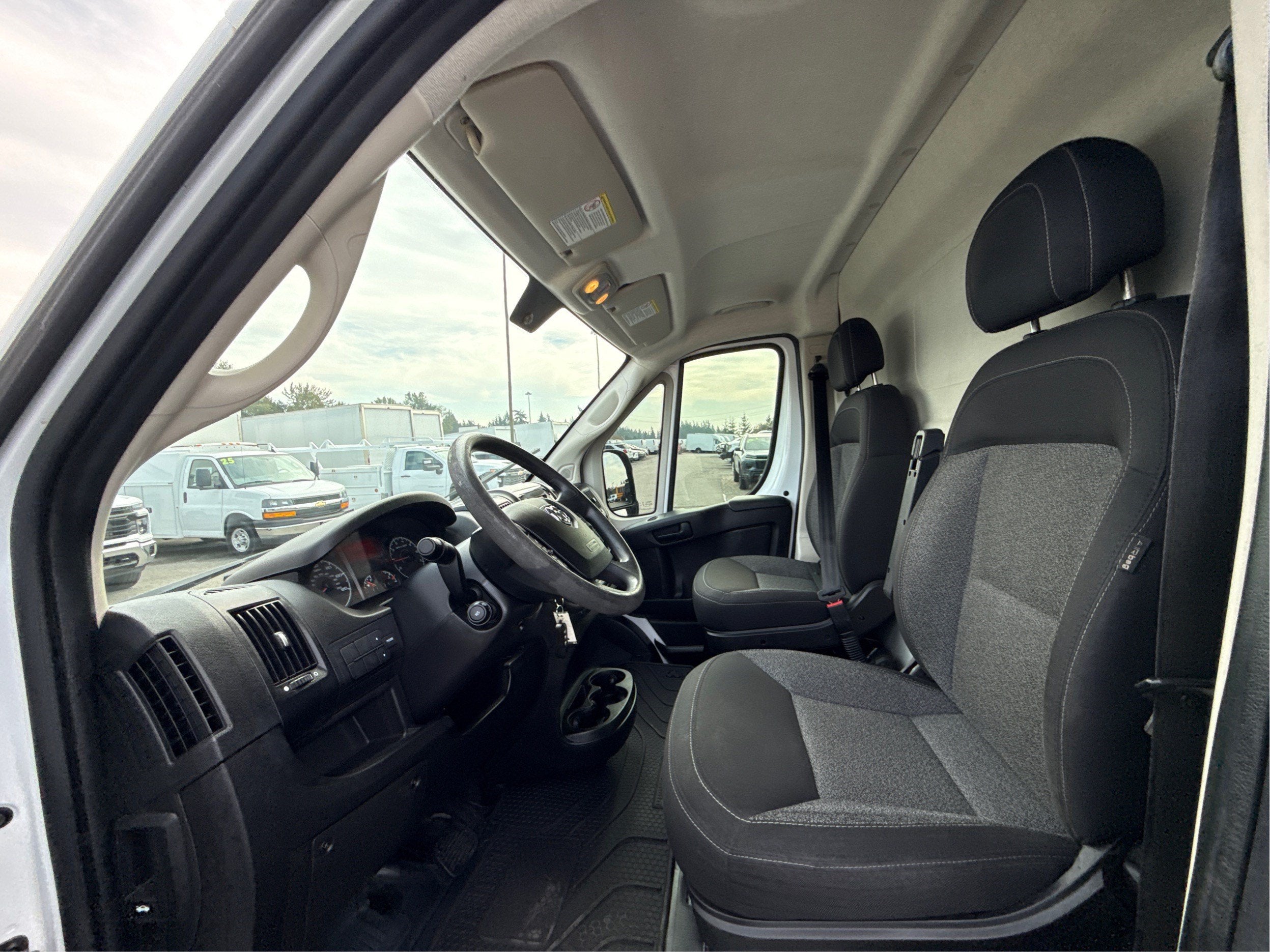 2018 RAM ProMaster Cargo Van 1500 HIGH RF 13