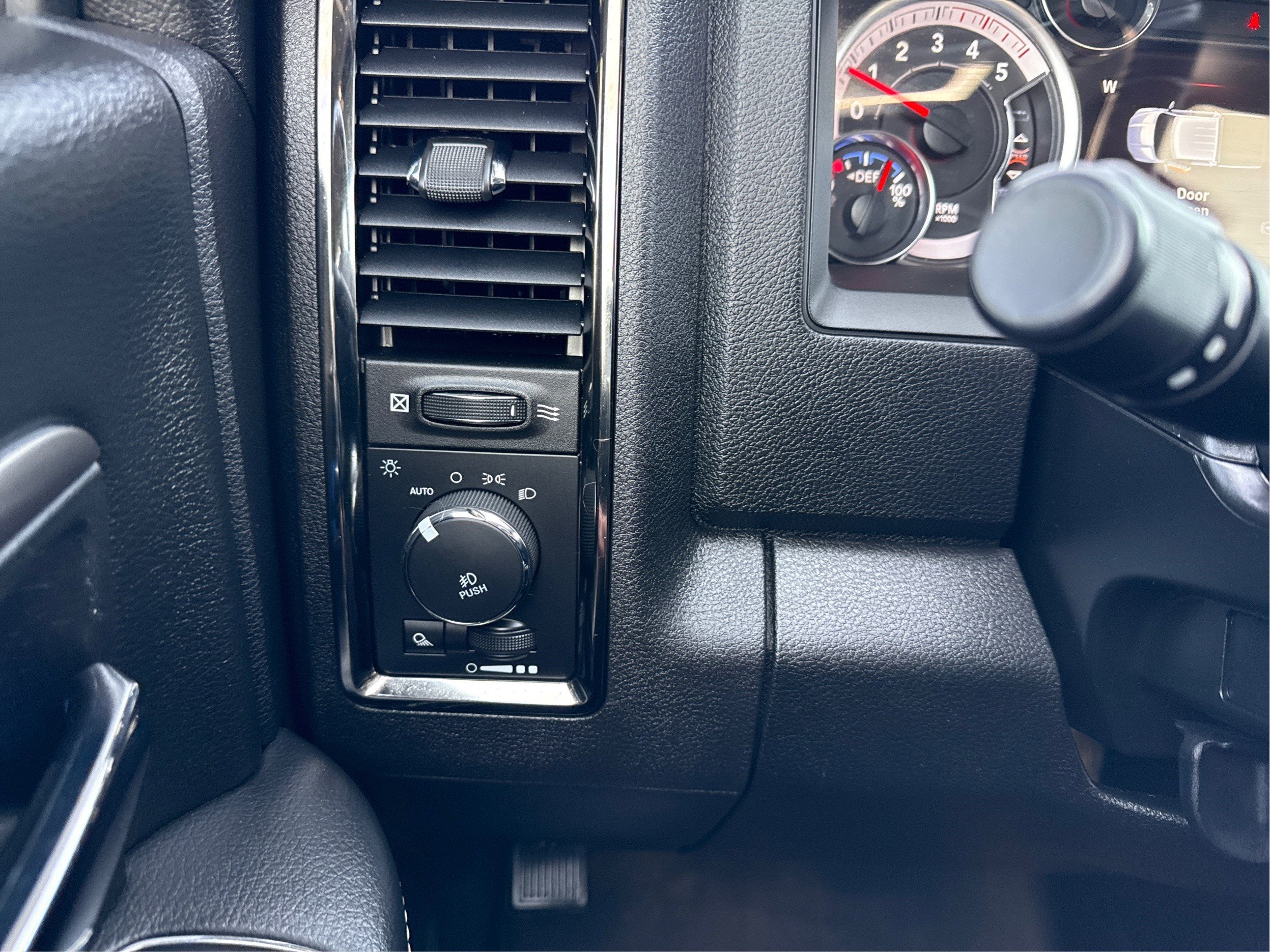 2018 RAM 2500 Laramie Crew Cab 4x4 6'4" Box