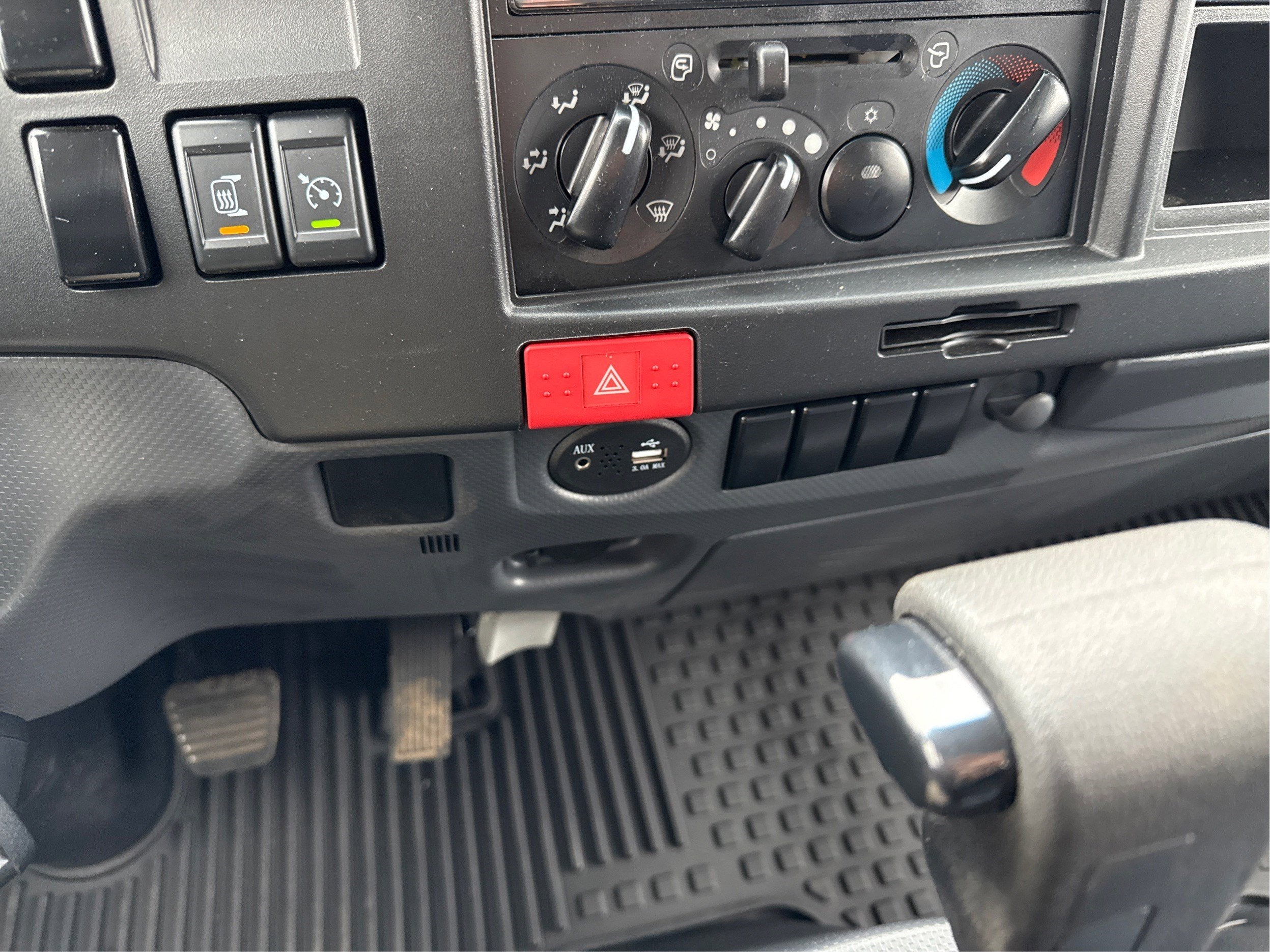 2025 Chevrolet Low Cab Forward 4500 HG Base