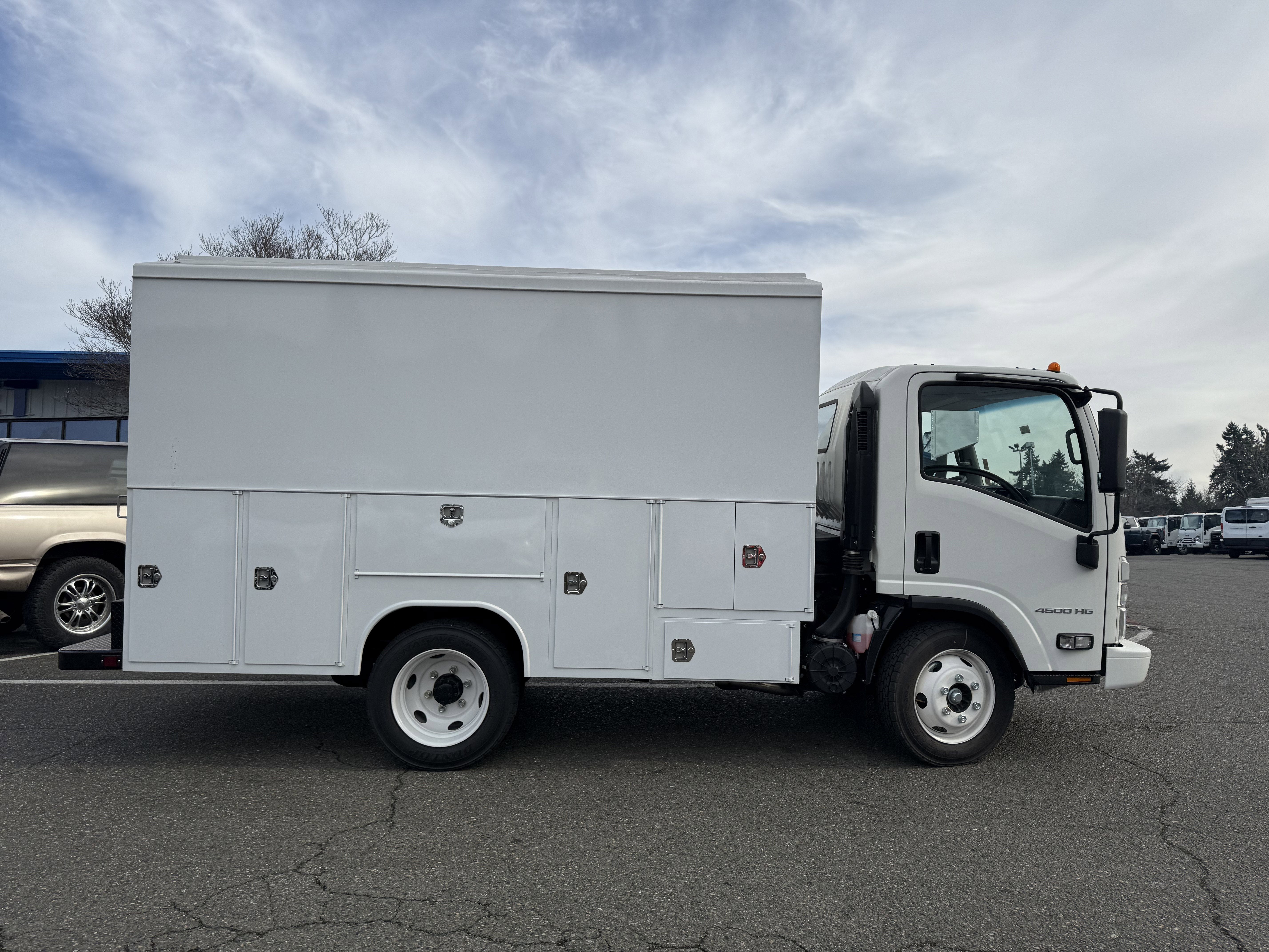 2025 Chevrolet Low Cab Forward 4500 Base