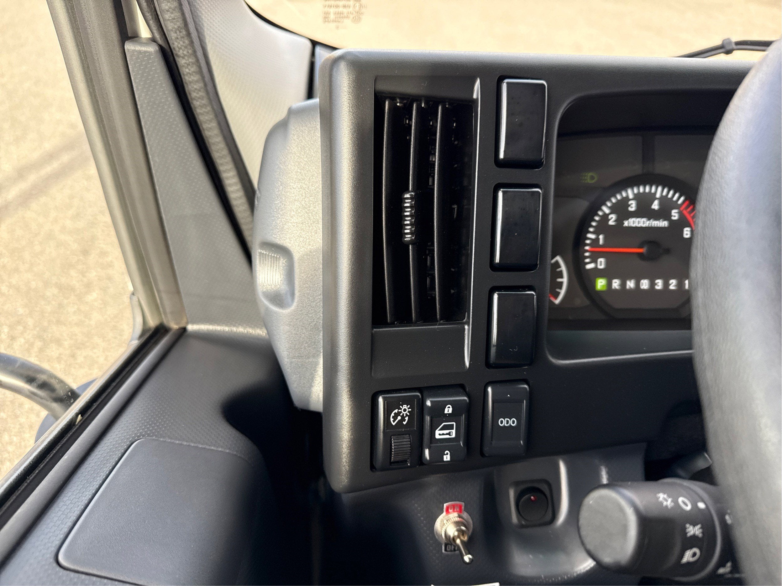 2024 Chevrolet Low Cab Forward 5500 XG 1WT