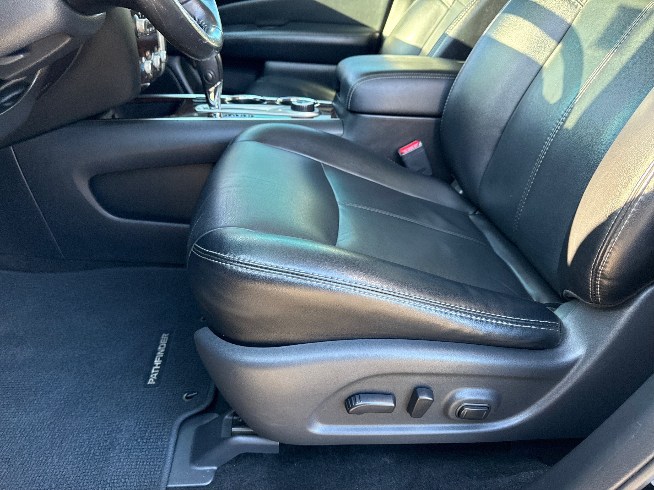 2014 Nissan Pathfinder SL