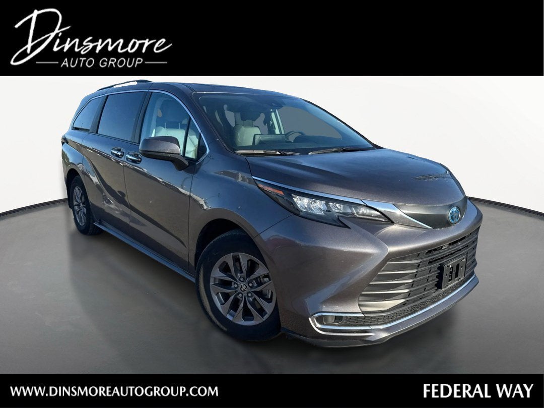 2024 Toyota Sienna LE