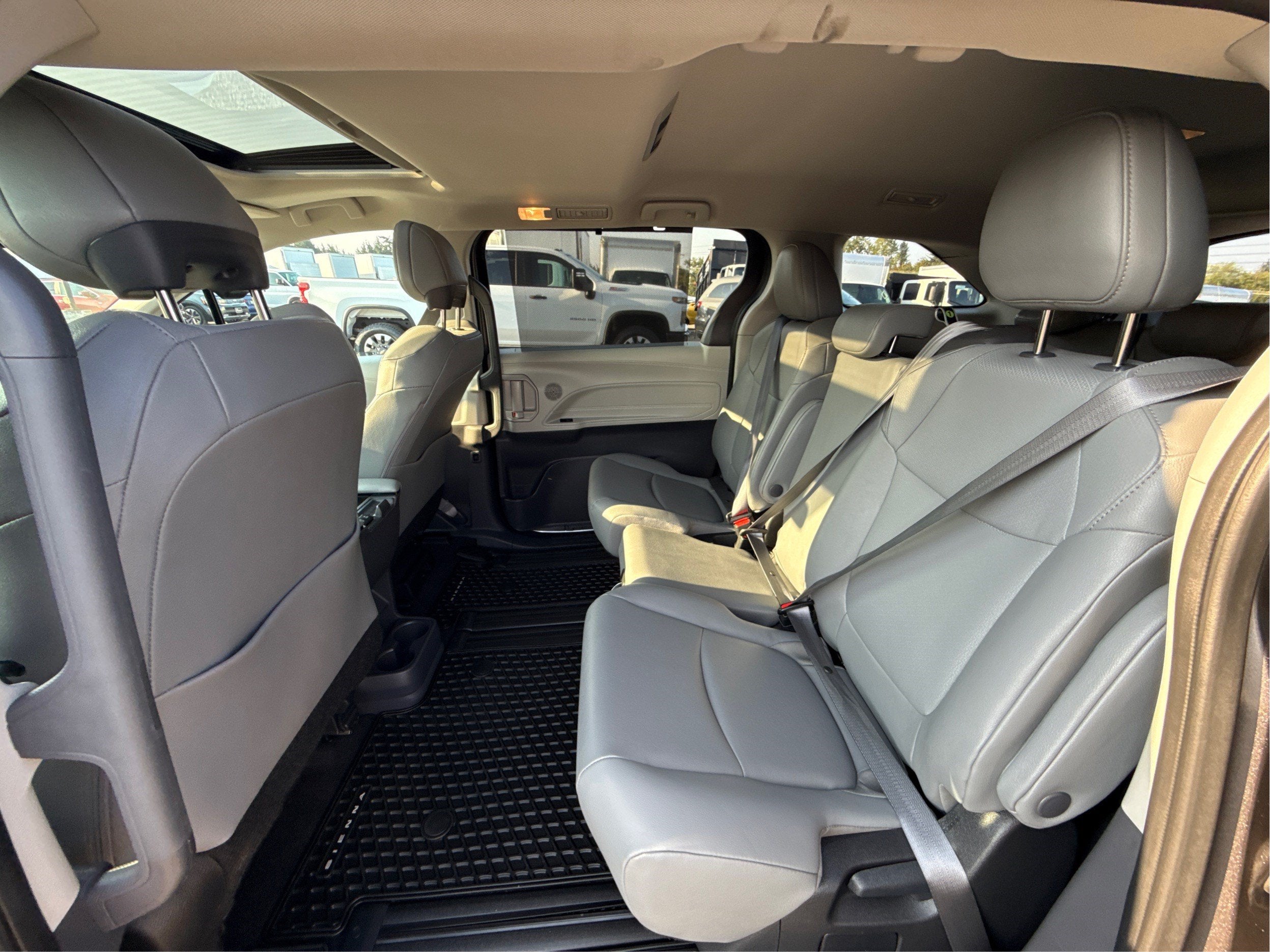 2024 Toyota Sienna LE